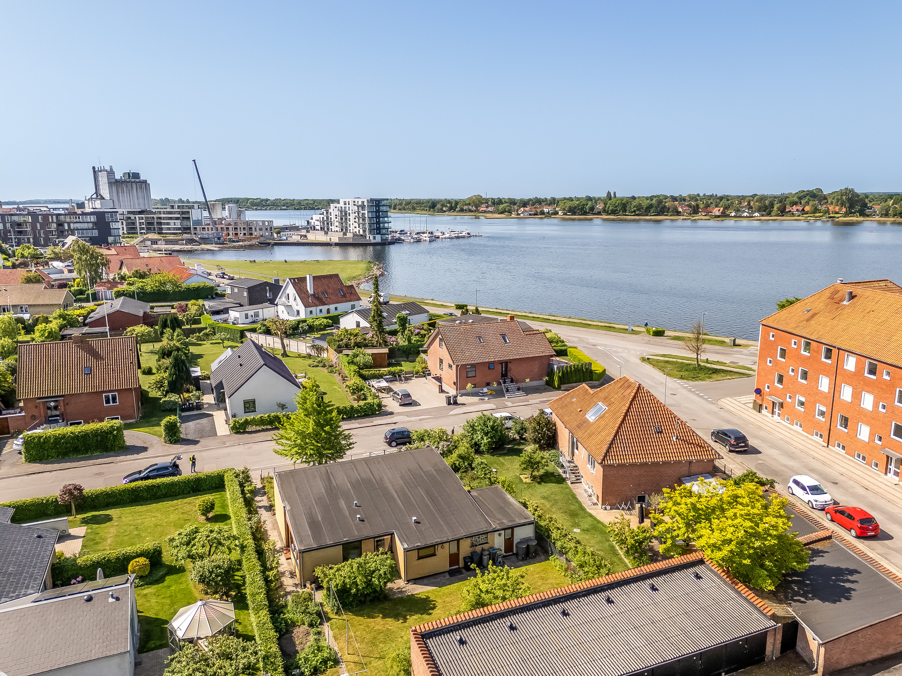 Fremhævet luftfoto billede i fuldskærmstilstand. Billede af Strandvej 38, 4800 Nykøbing F
