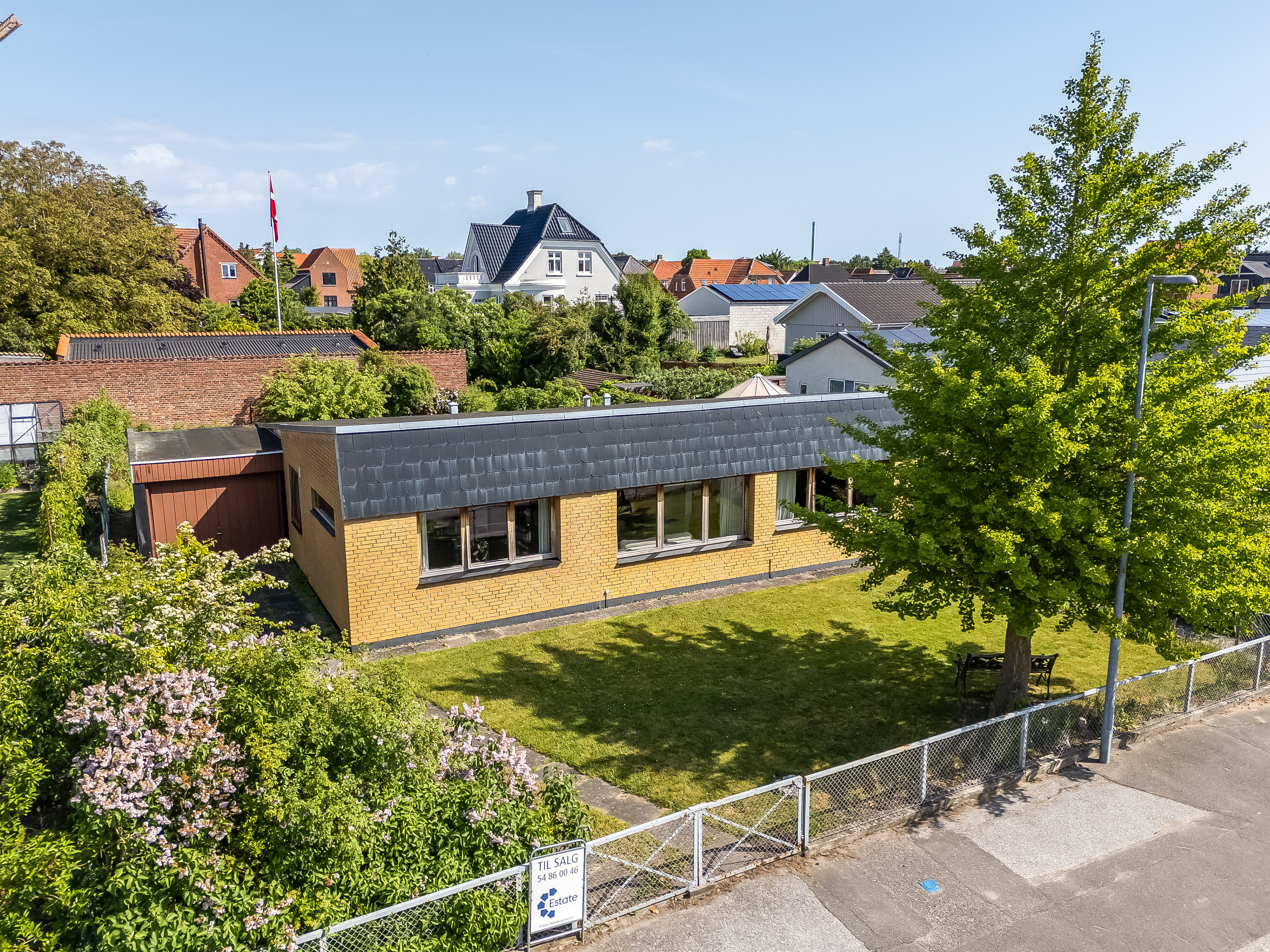 Fremhævet mastefoto billede i fuldskærmstilstand. Billede af Strandvej 38, 4800 Nykøbing F