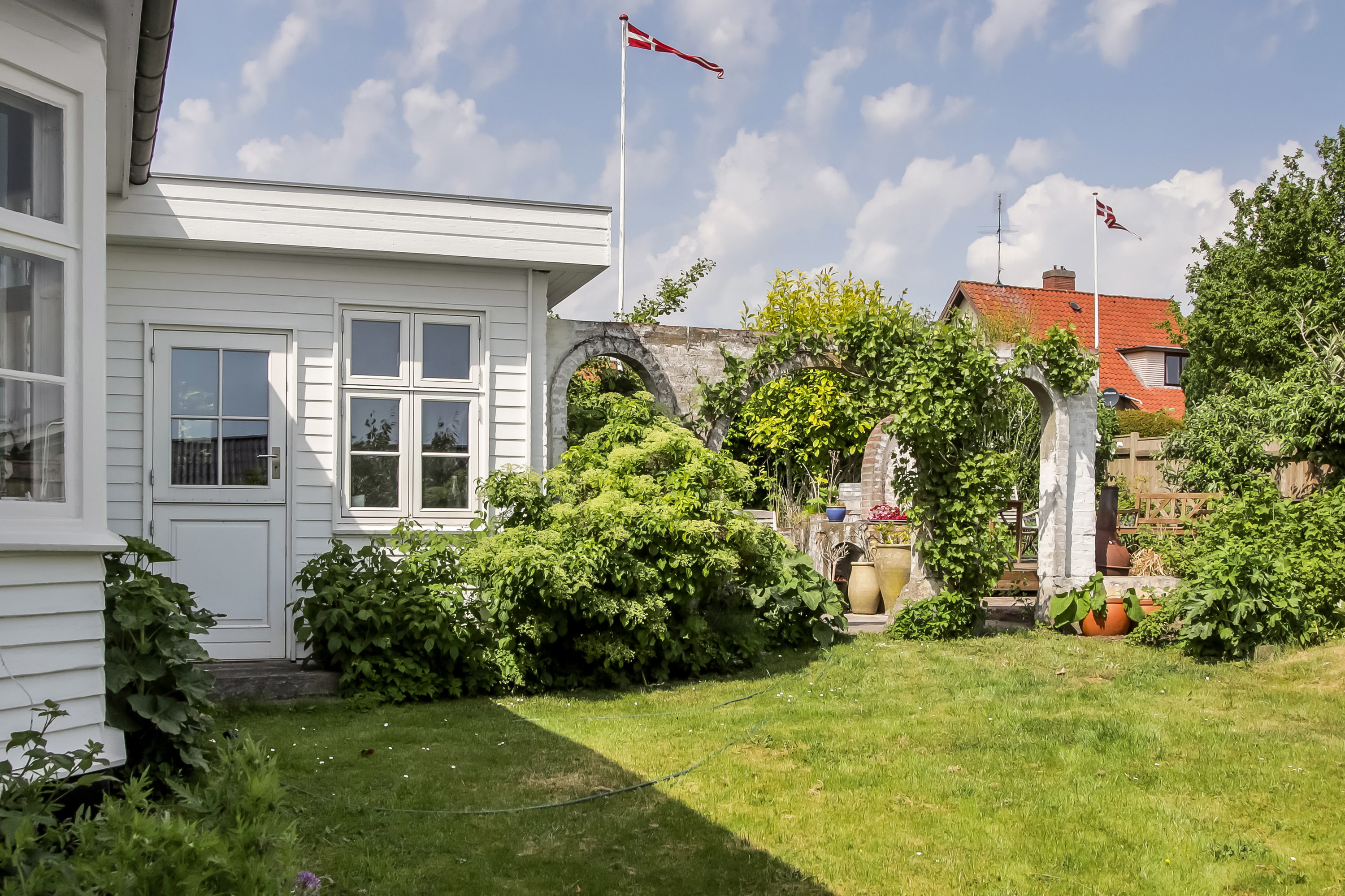 Fremhævet have billede i fuldskærmstilstand. Billede af Strandhuse 30, 5700 Svendborg