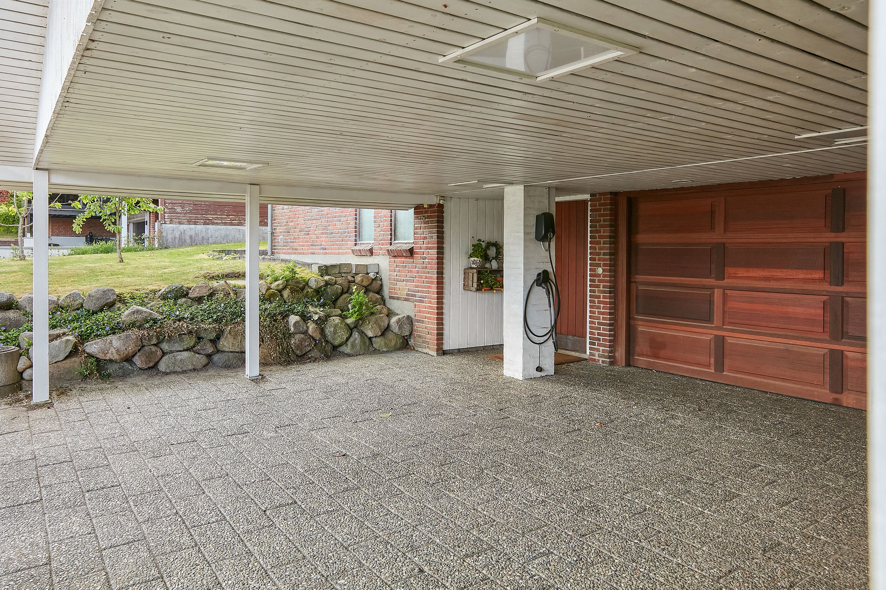 Fremhævet carport billede i fuldskærmstilstand. Billede af Tornbjerg 69, 8732 Hovedgård