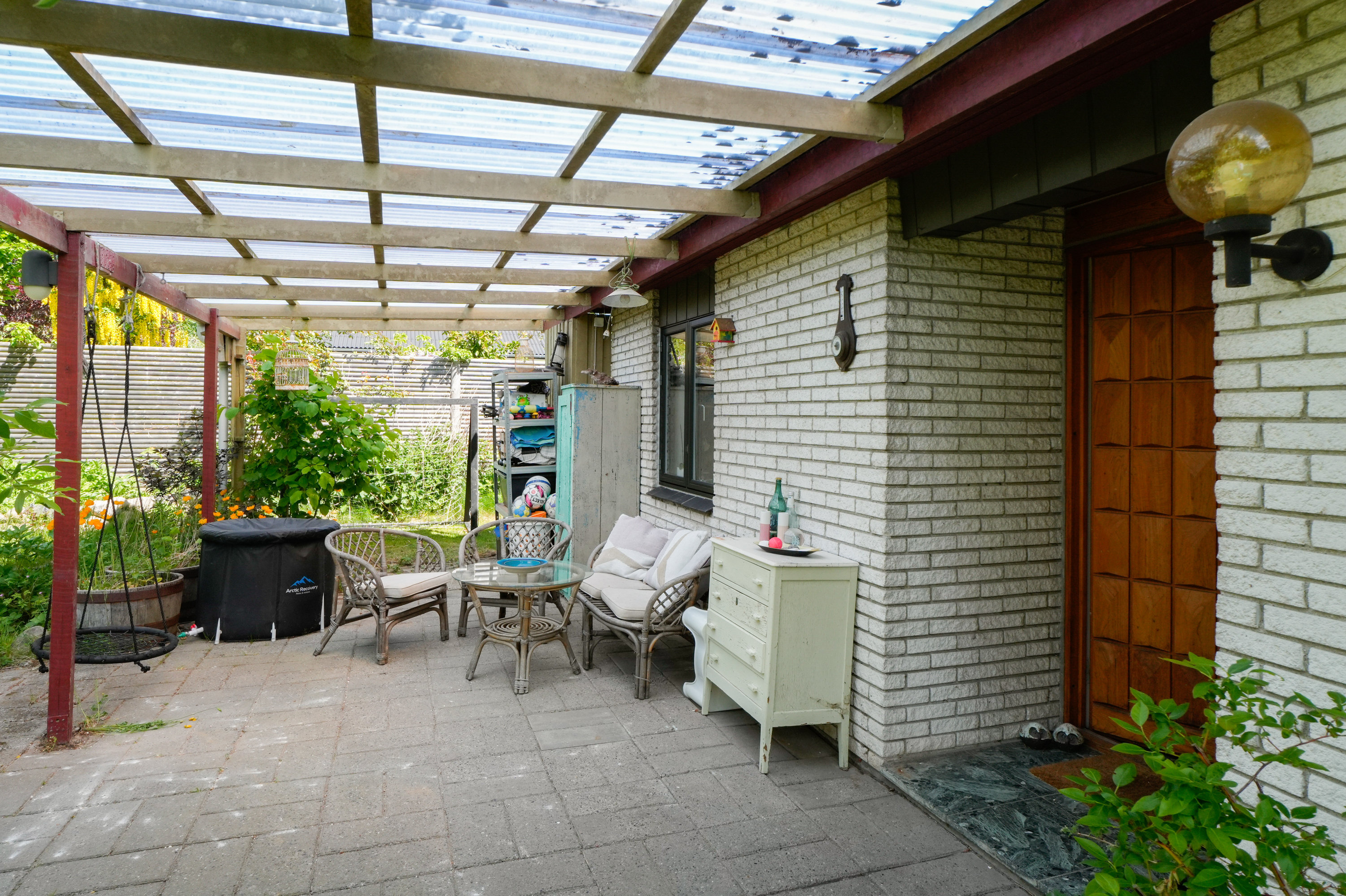 Fremhævet overdækket terrasse billede i fuldskærmstilstand. Billede af Tranemosevej 54C, 2750 Ballerup