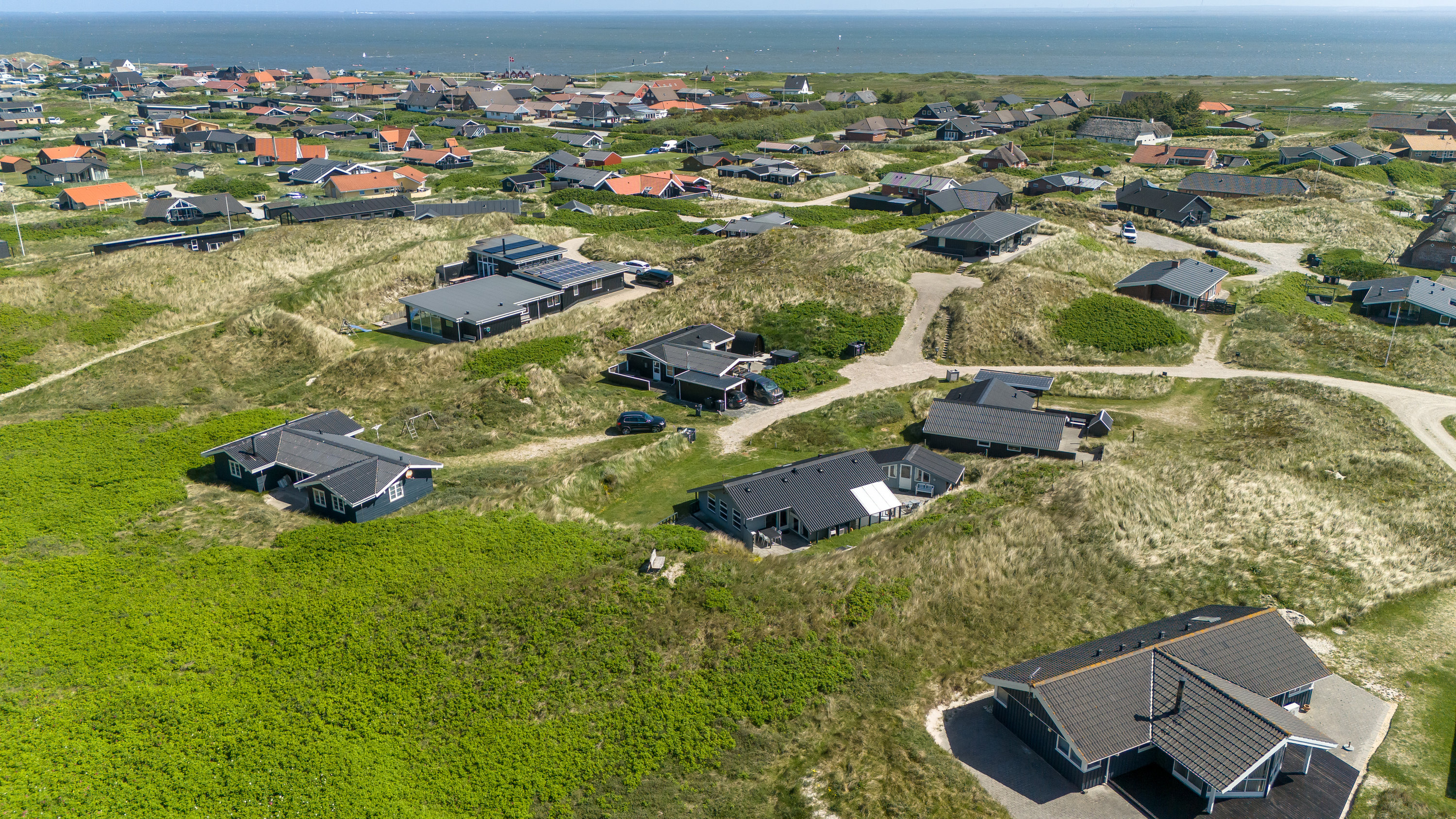 Fremhævet luftfoto billede i fuldskærmstilstand. Billede af Strandkrogvejen 54, Aargab, 6960 Hvide Sande