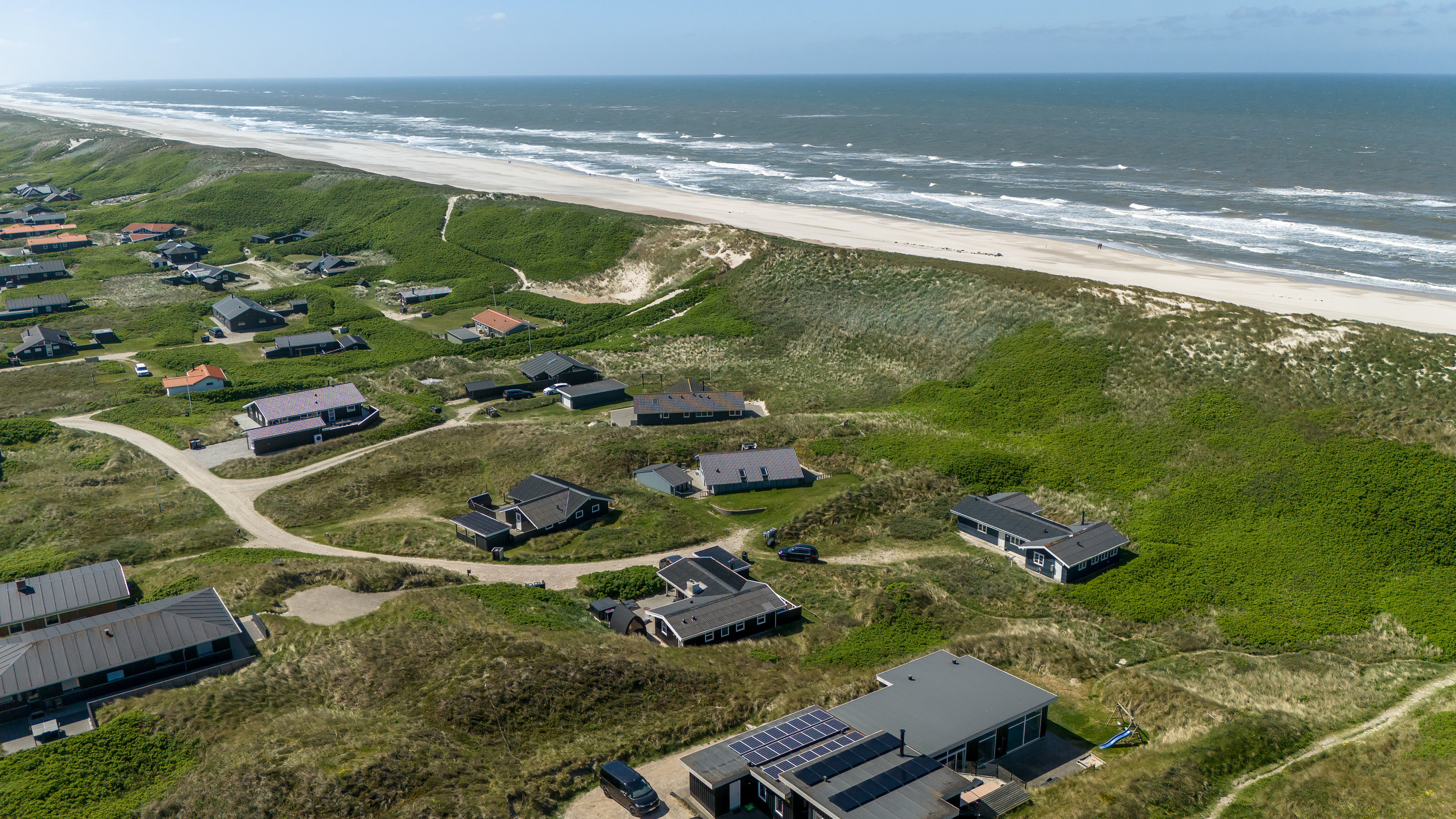 Fremhævet luftfoto billede i fuldskærmstilstand. Billede af Strandkrogvejen 54, Aargab, 6960 Hvide Sande