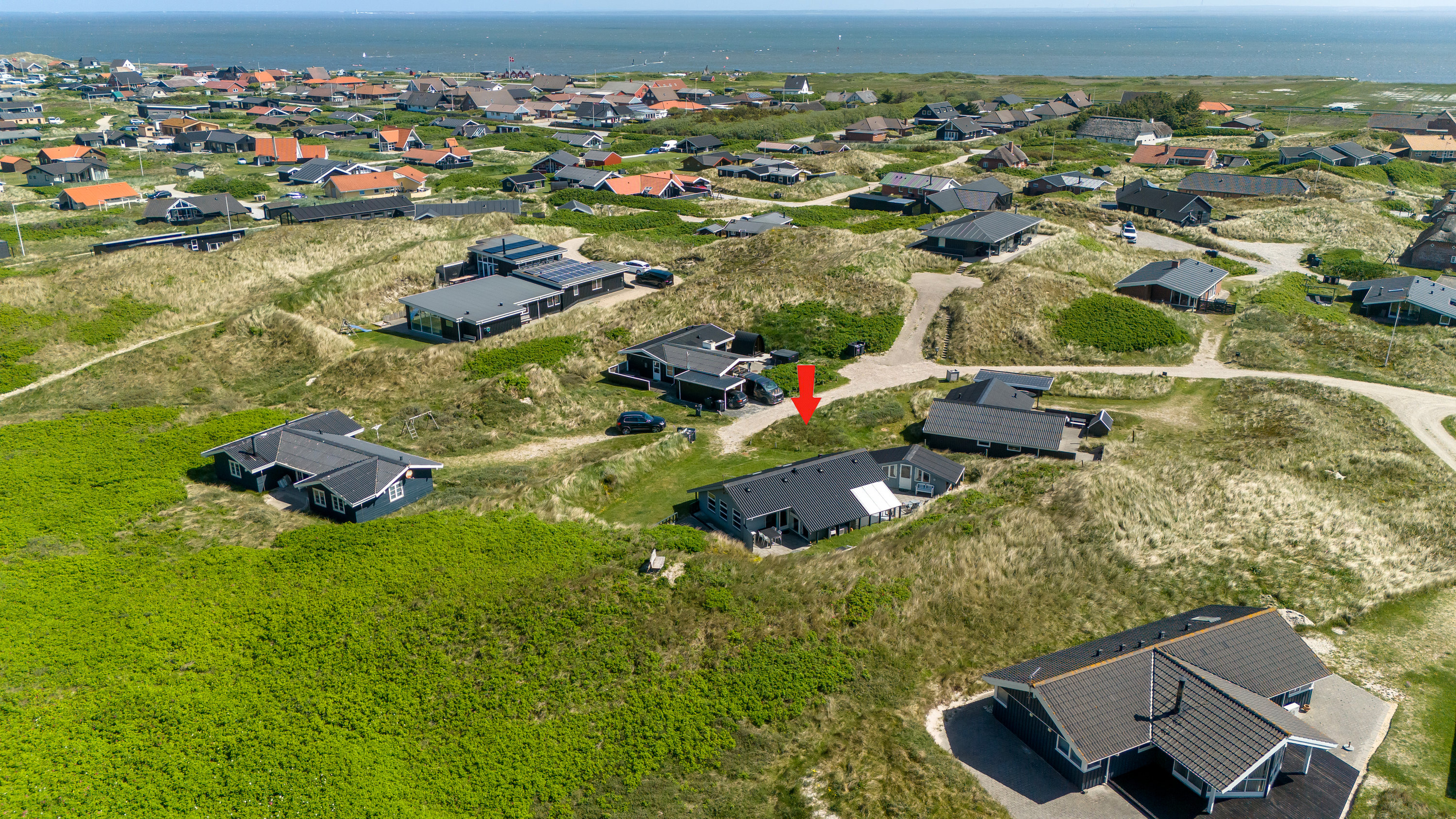 Fremhævet luftfoto billede i fuldskærmstilstand. Billede af Strandkrogvejen 54, Aargab, 6960 Hvide Sande