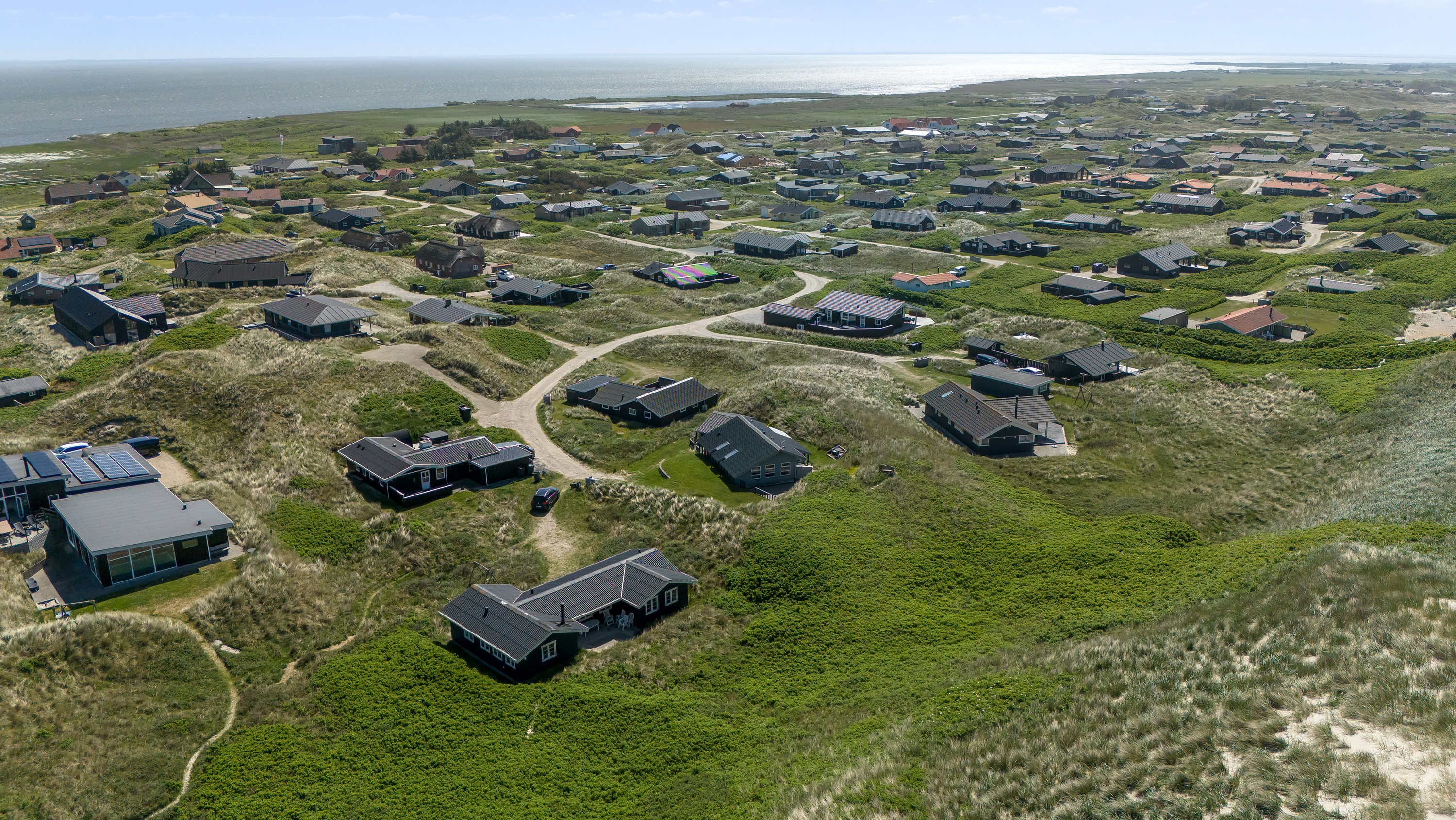 Fremhævet luftfoto billede i fuldskærmstilstand. Billede af Strandkrogvejen 54, Aargab, 6960 Hvide Sande