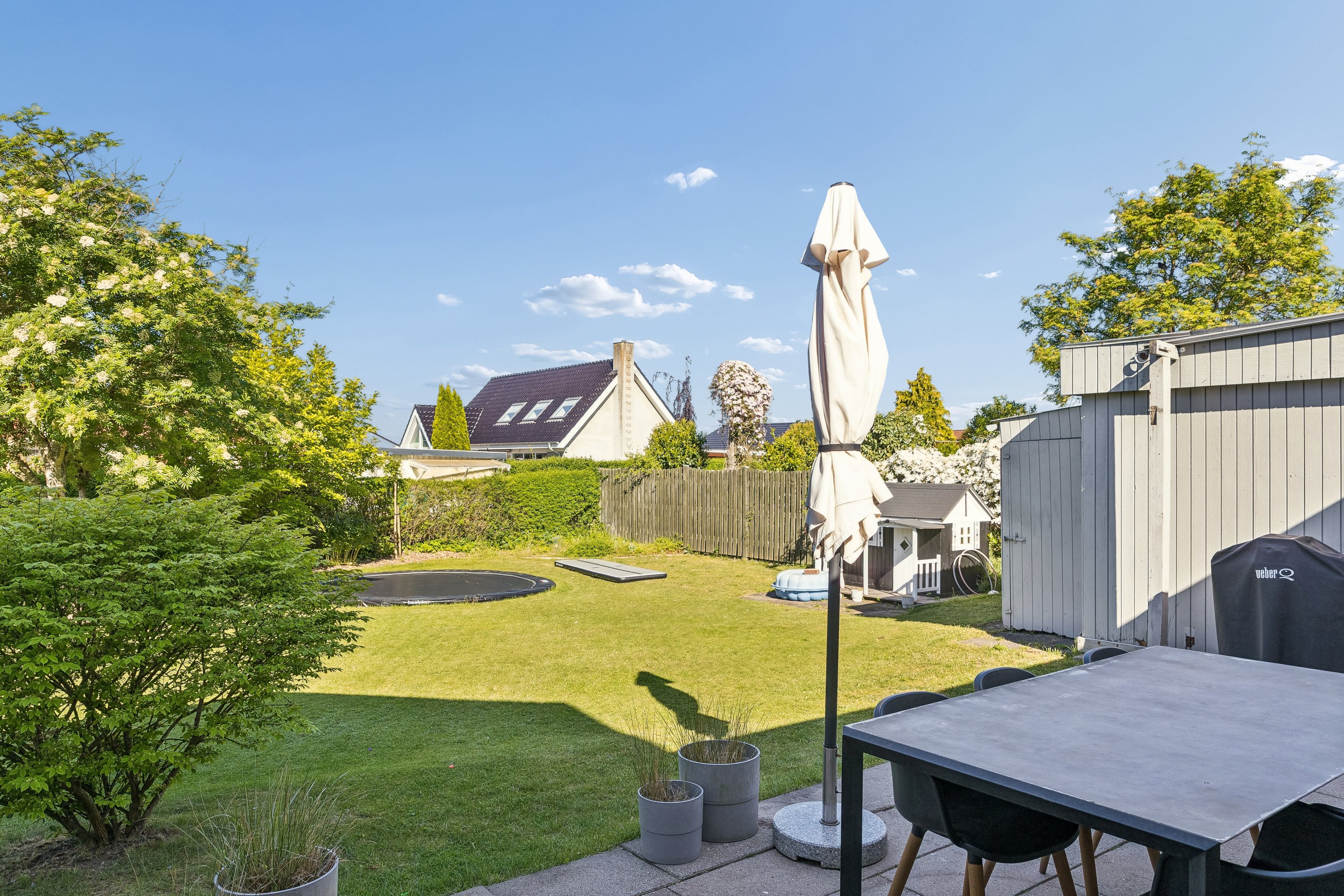 Fremhævet terrasse billede i fuldskærmstilstand. Billede af Høgevænget 13, Snestrup, 5210 Odense NV