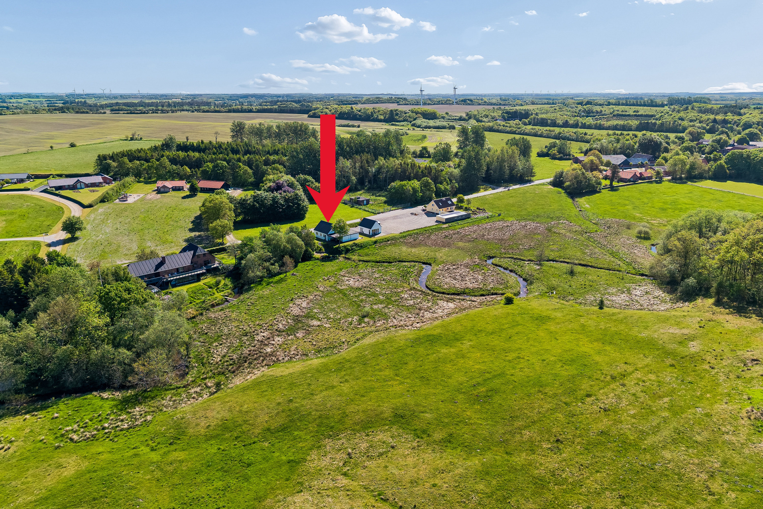 Fremhævet luftfoto billede i fuldskærmstilstand. Billede af Idom Kirkevej 21, Idom, 7500 Holstebro