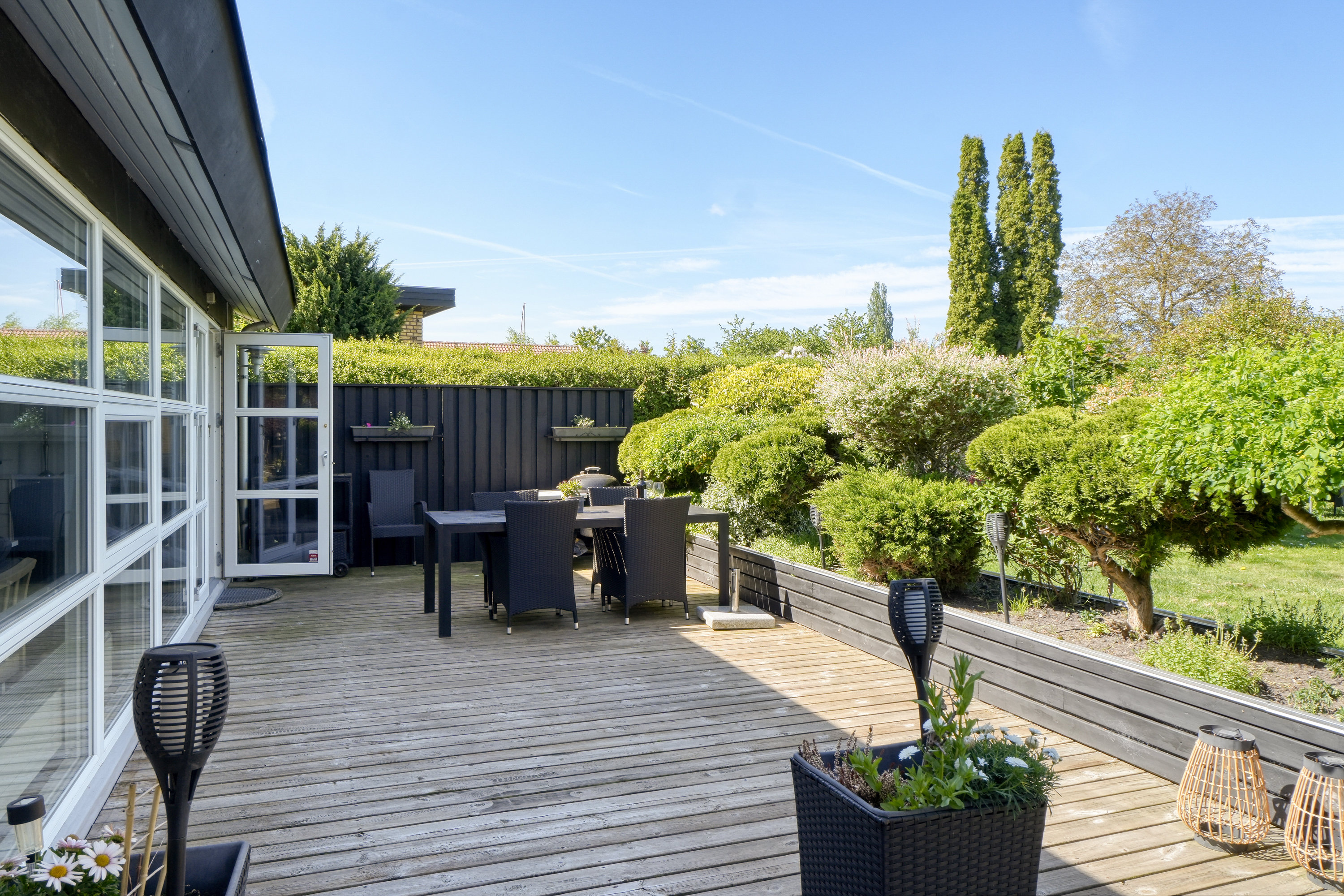 Fremhævet terrasse billede i fuldskærmstilstand. Billede af Skovvang 24, 3460 Birkerød