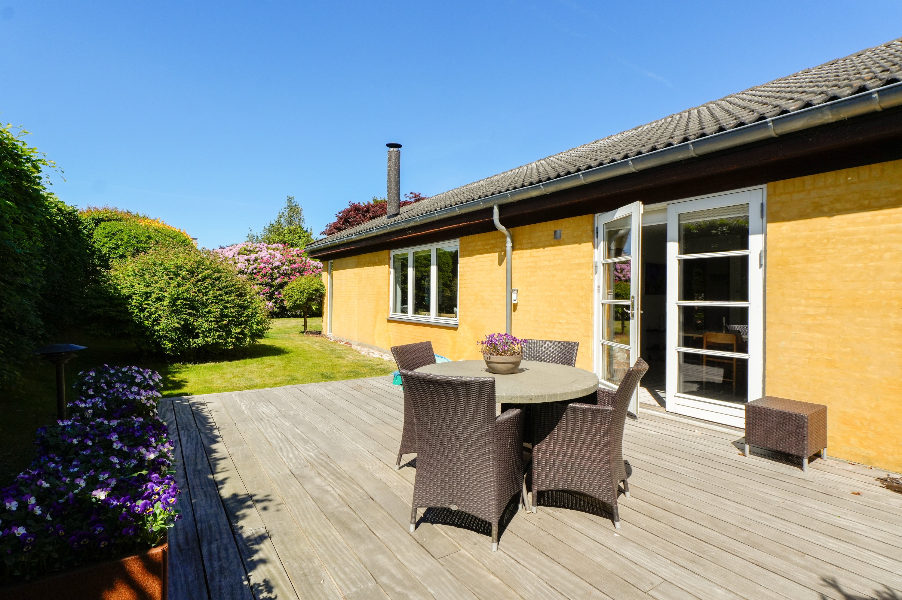 Fremhævet terrasse billede i fuldskærmstilstand. Billede af Sjælsøvej 57, 3460 Birkerød