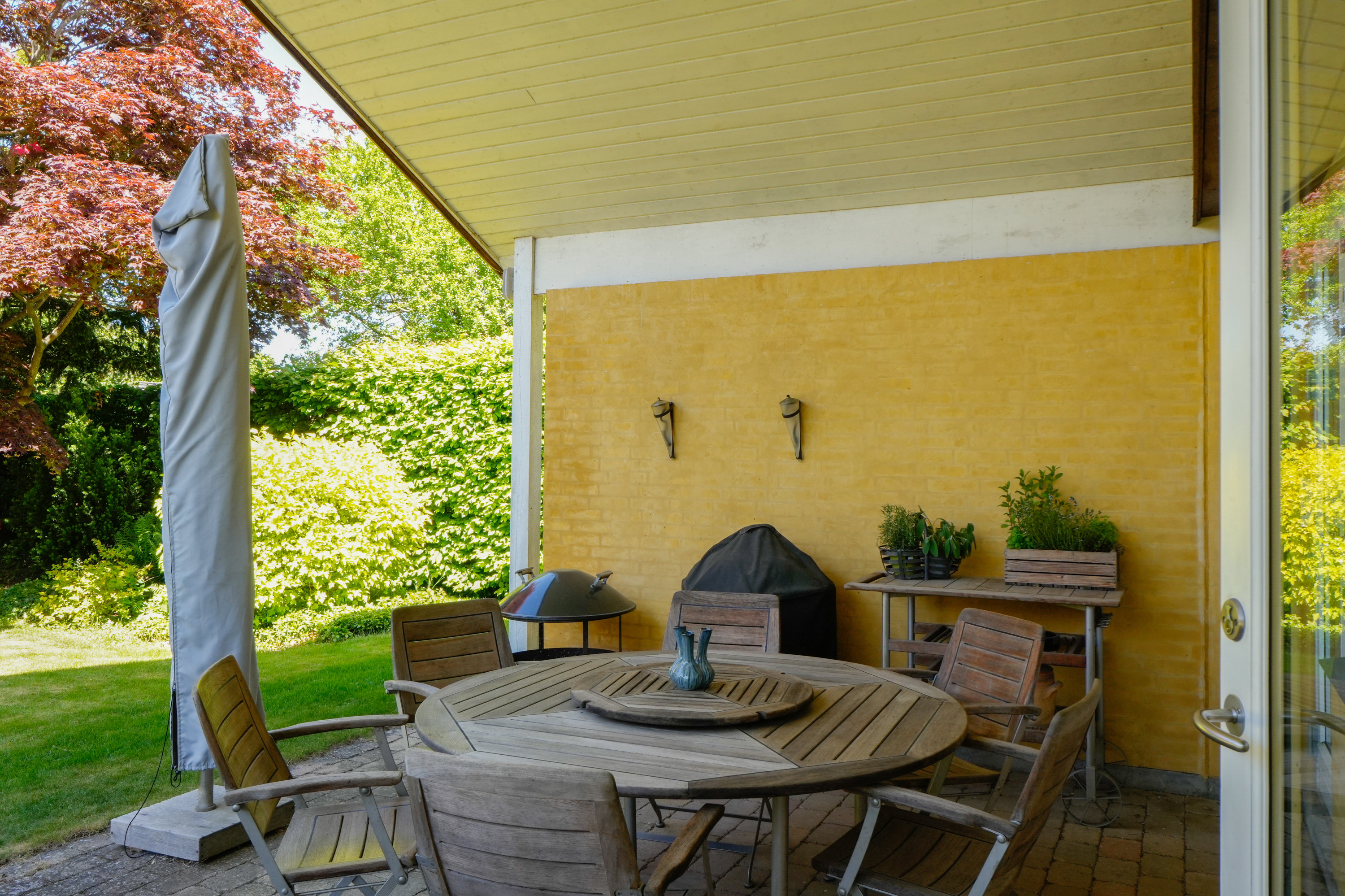 Fremhævet overdækket terrasse billede i fuldskærmstilstand. Billede af Sjælsøvej 57, 3460 Birkerød