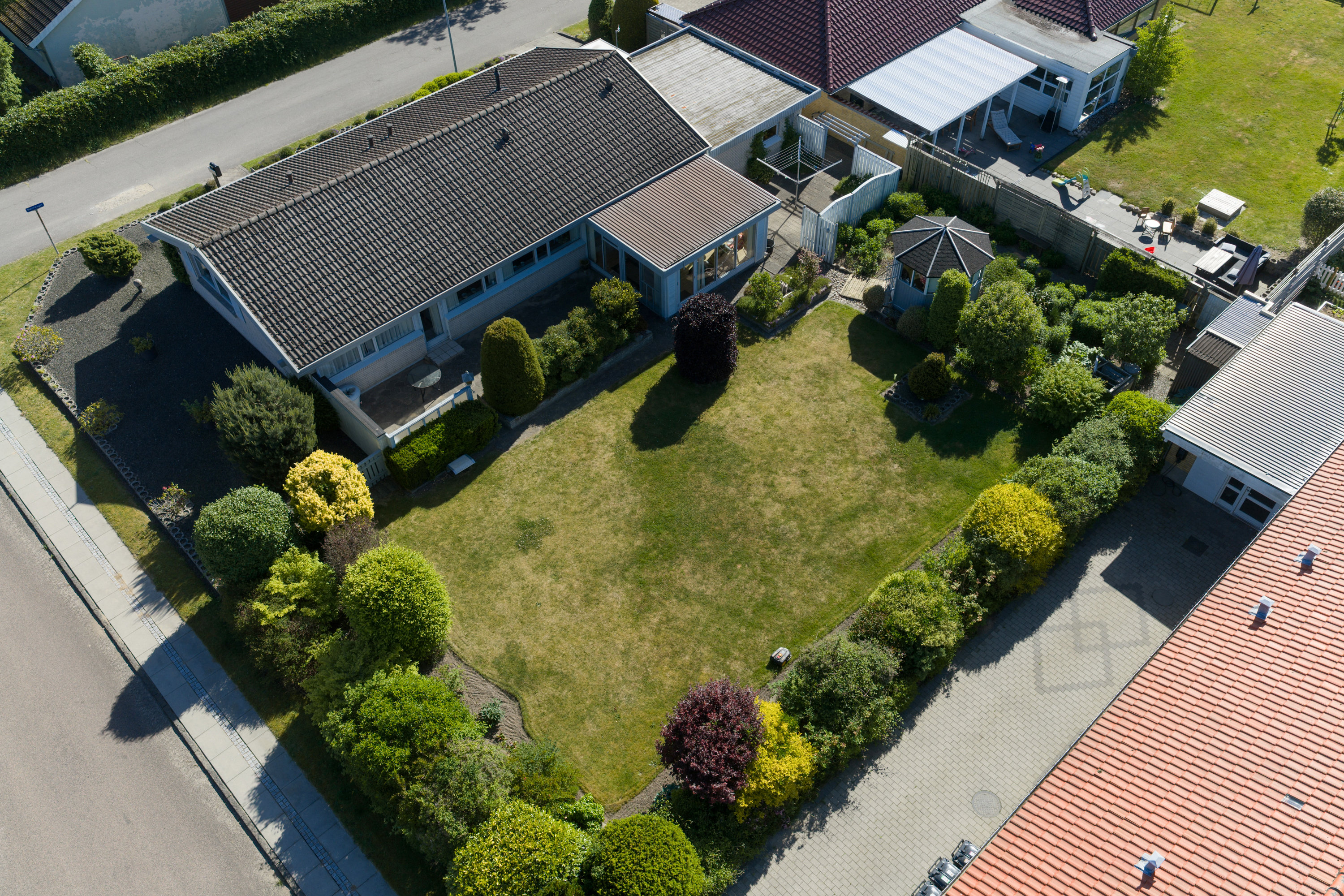Fremhævet luftfoto billede i fuldskærmstilstand. Billede af Hulvejsbakken 3, 5330 Munkebo