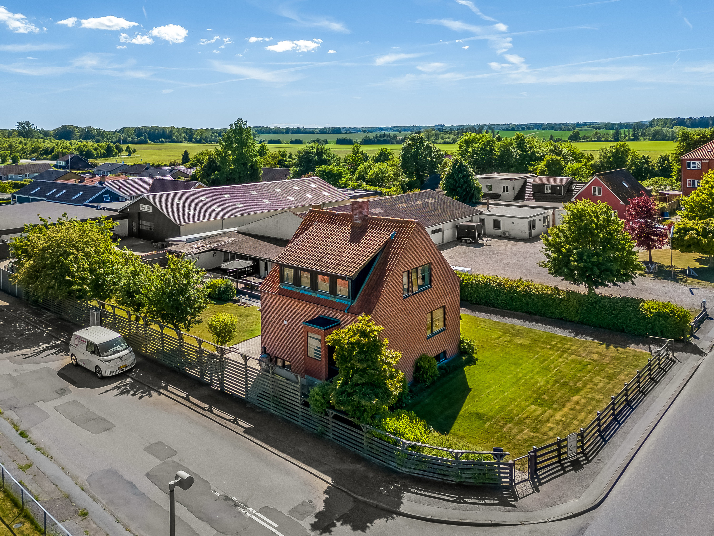 Fremhævet facade billede i fuldskærmstilstand. Billede af Kraghave Møllevej 8, Kraghave, 4800 Nykøbing F