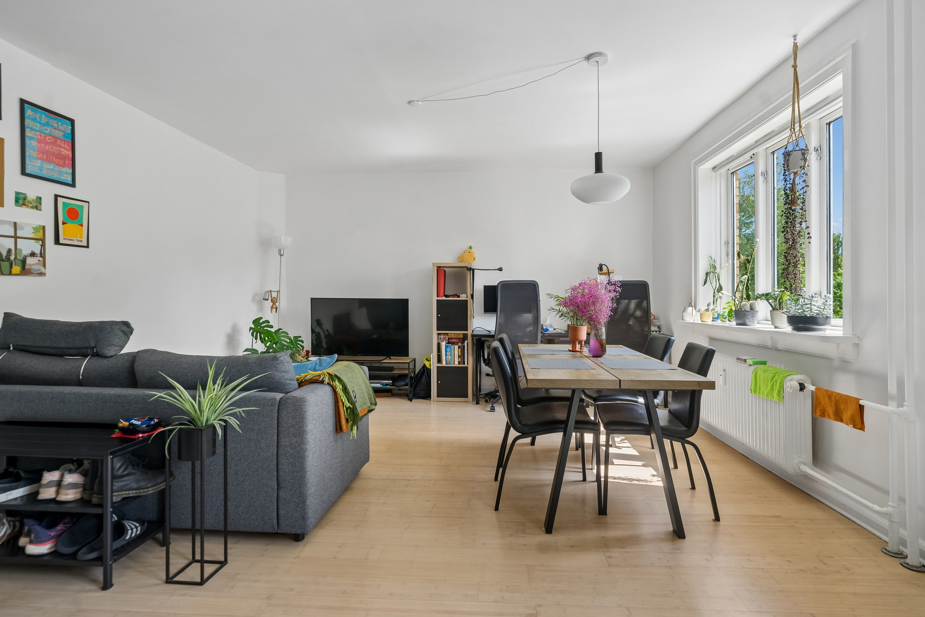 Fremhævet stue billede i fuldskærmstilstand. Billede af Mosegårdsvej 29, st.. tv., 2820 Gentofte