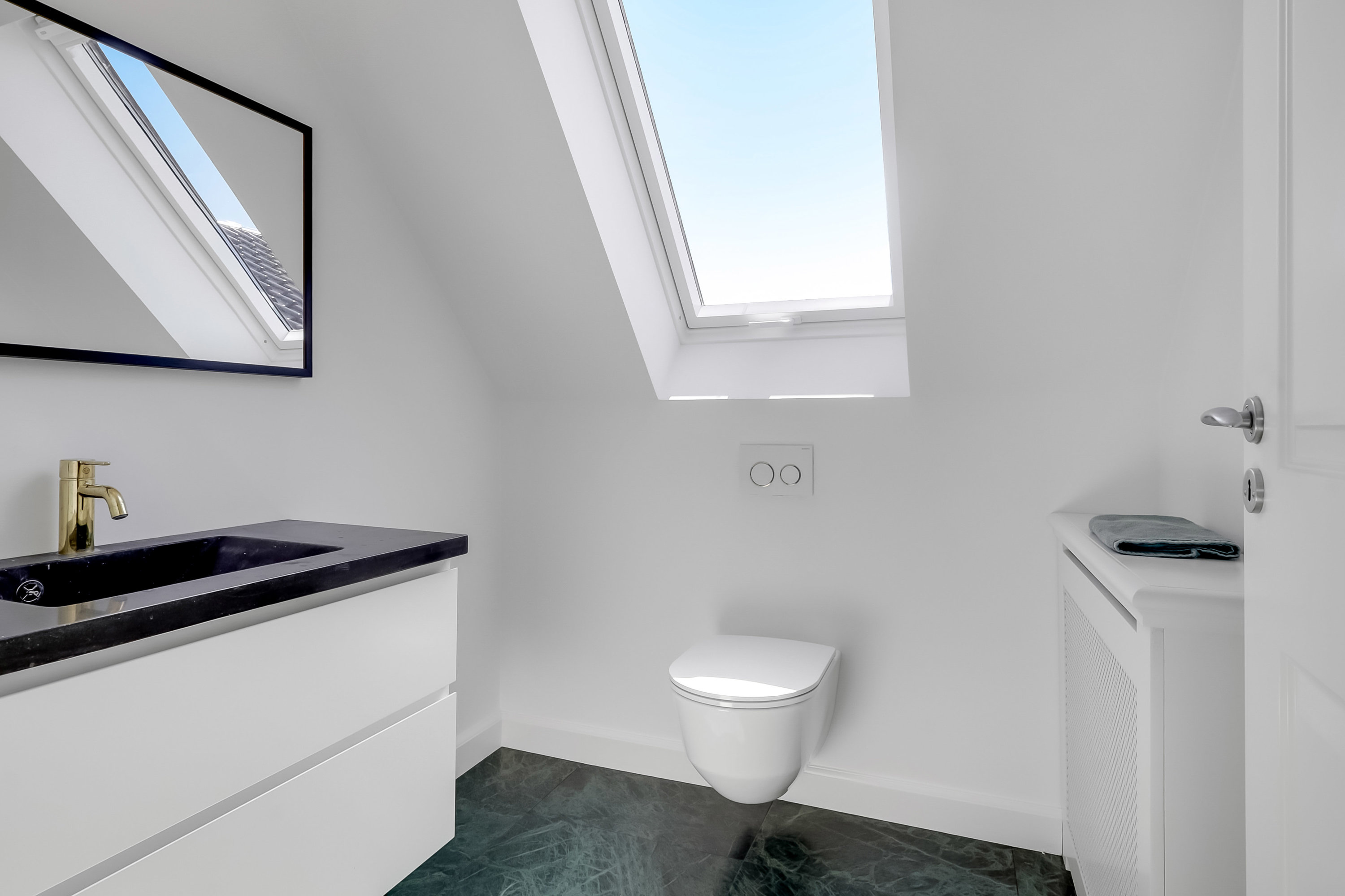 Fremhævet toilet billede i fuldskærmstilstand. Billede af Åbyskovvej 4, 5881 Skårup Fyn