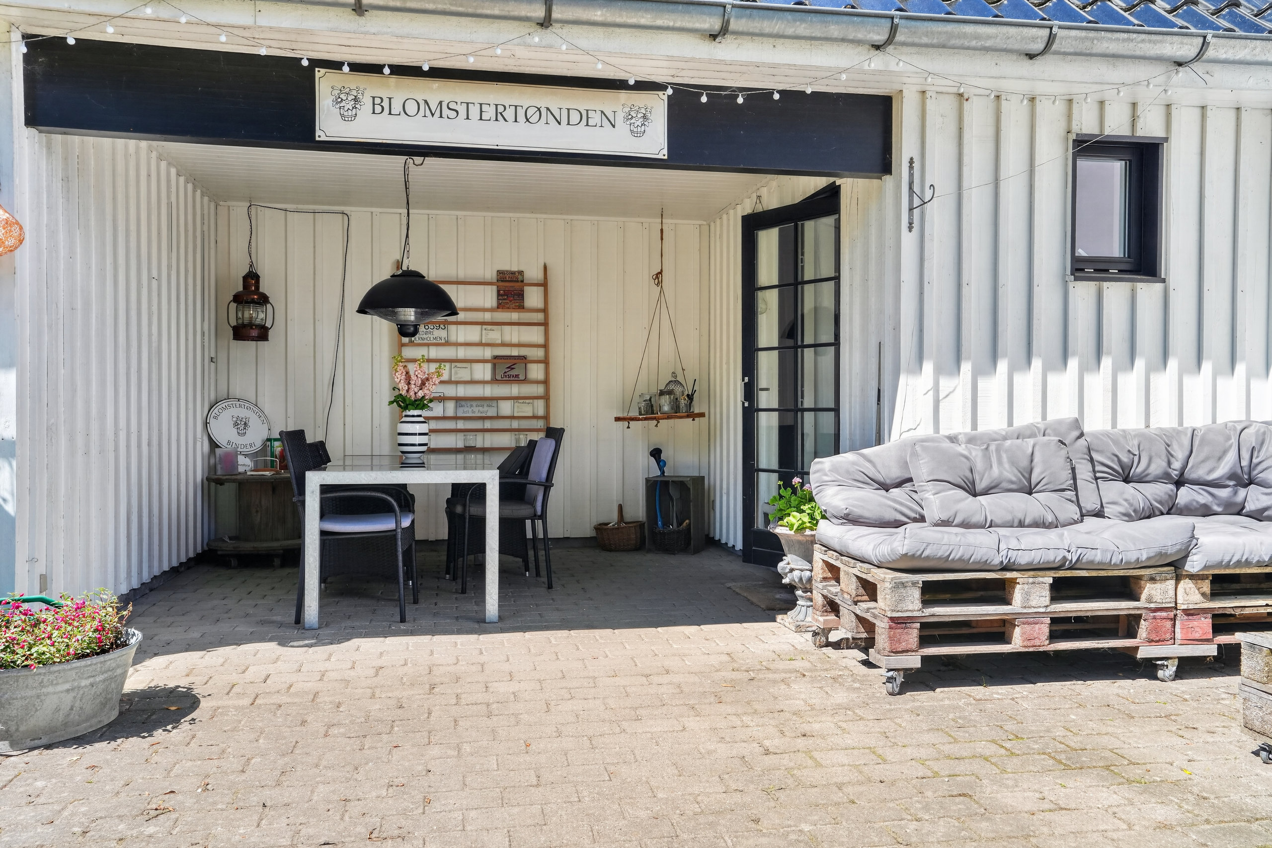 Fremhævet terrasse billede i fuldskærmstilstand. Billede af Kulsviervej 4A, 3400 Hillerød