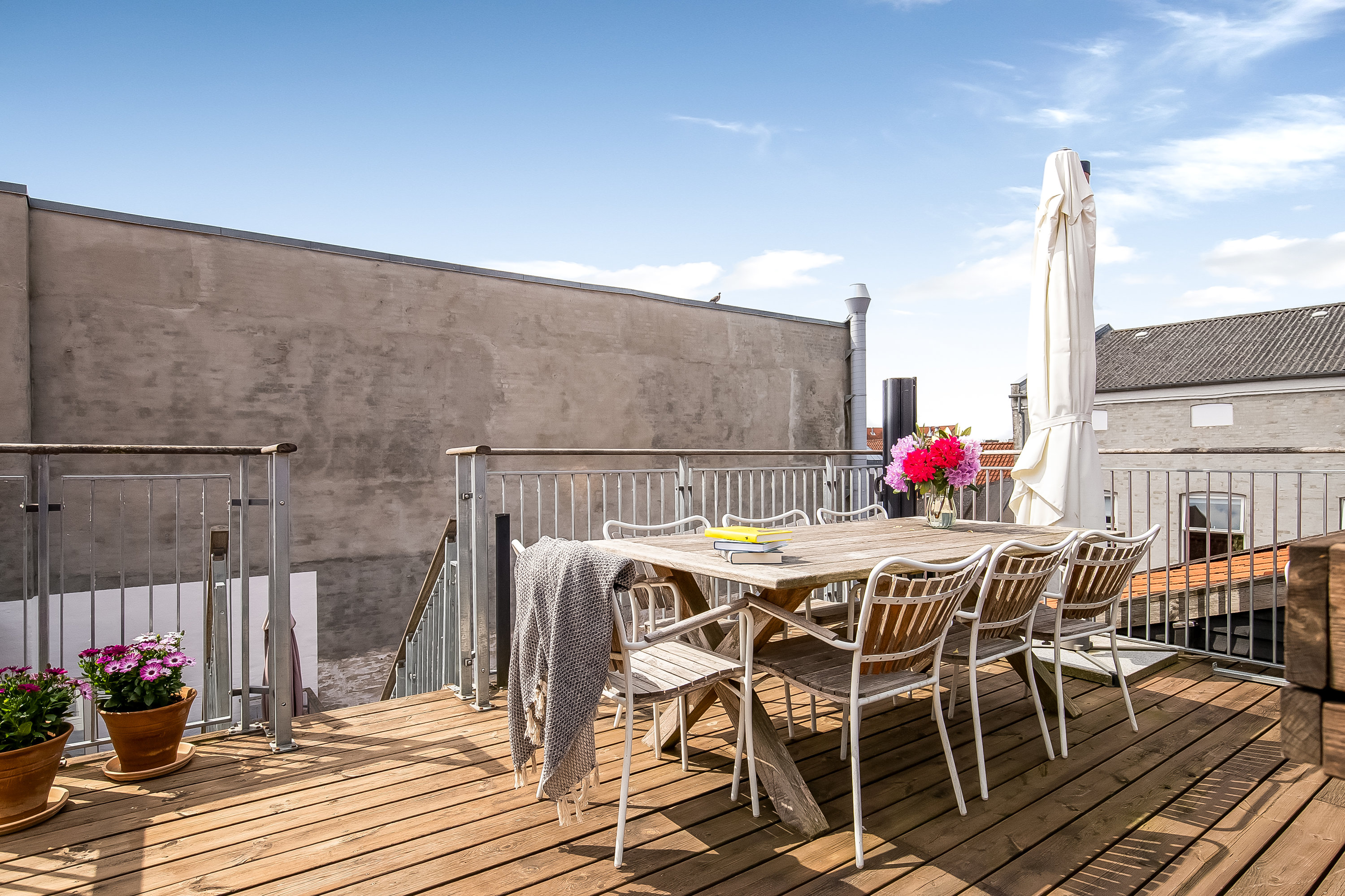 Fremhævet tagterrasse billede i fuldskærmstilstand. Billede af Vestergade 13A, 1. th., 7100 Vejle