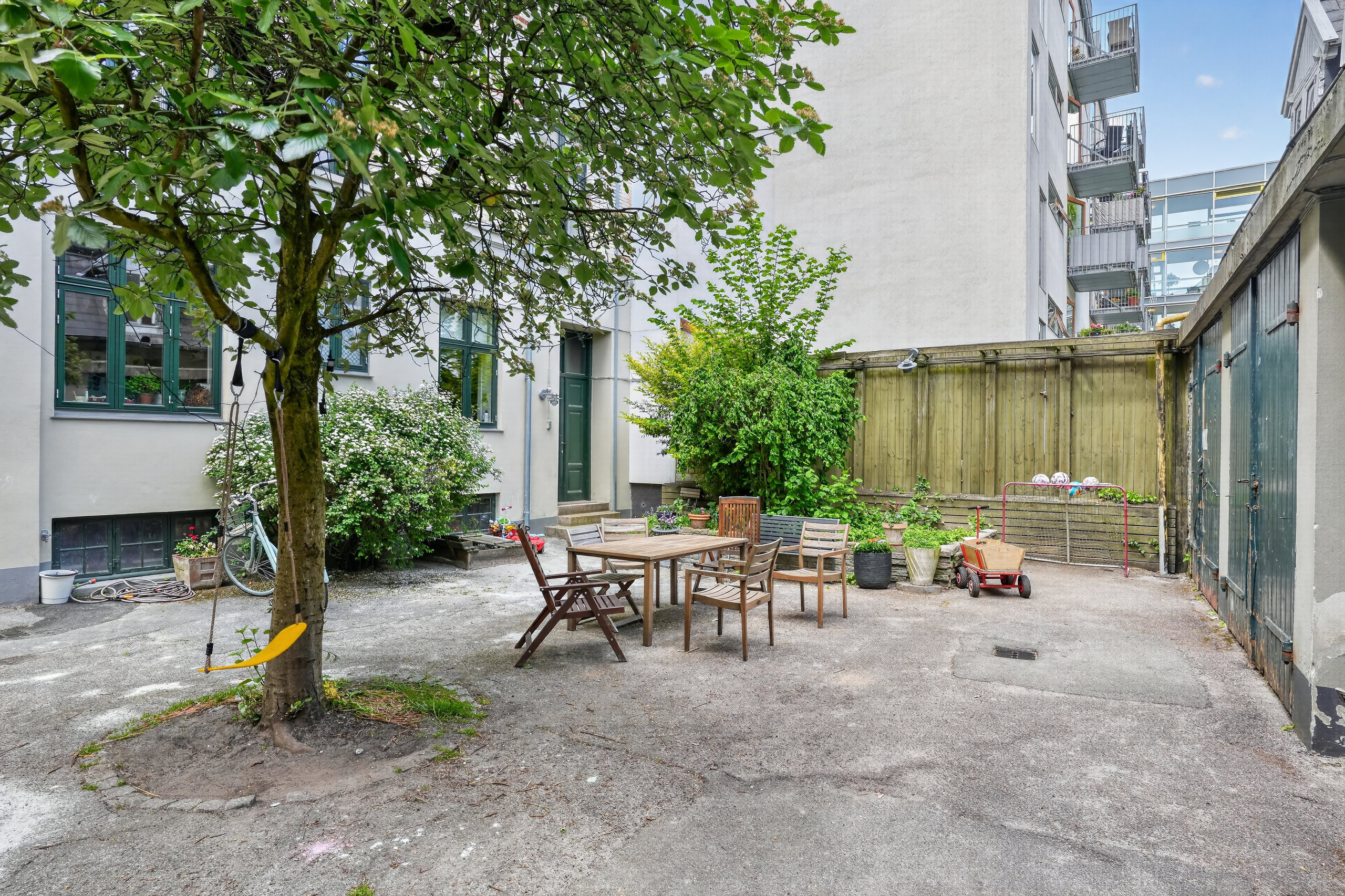 Fremhævet gårdmiljø billede i fuldskærmstilstand. Billede af Hesseløgade 4, 1. tv., 2100 København Ø
