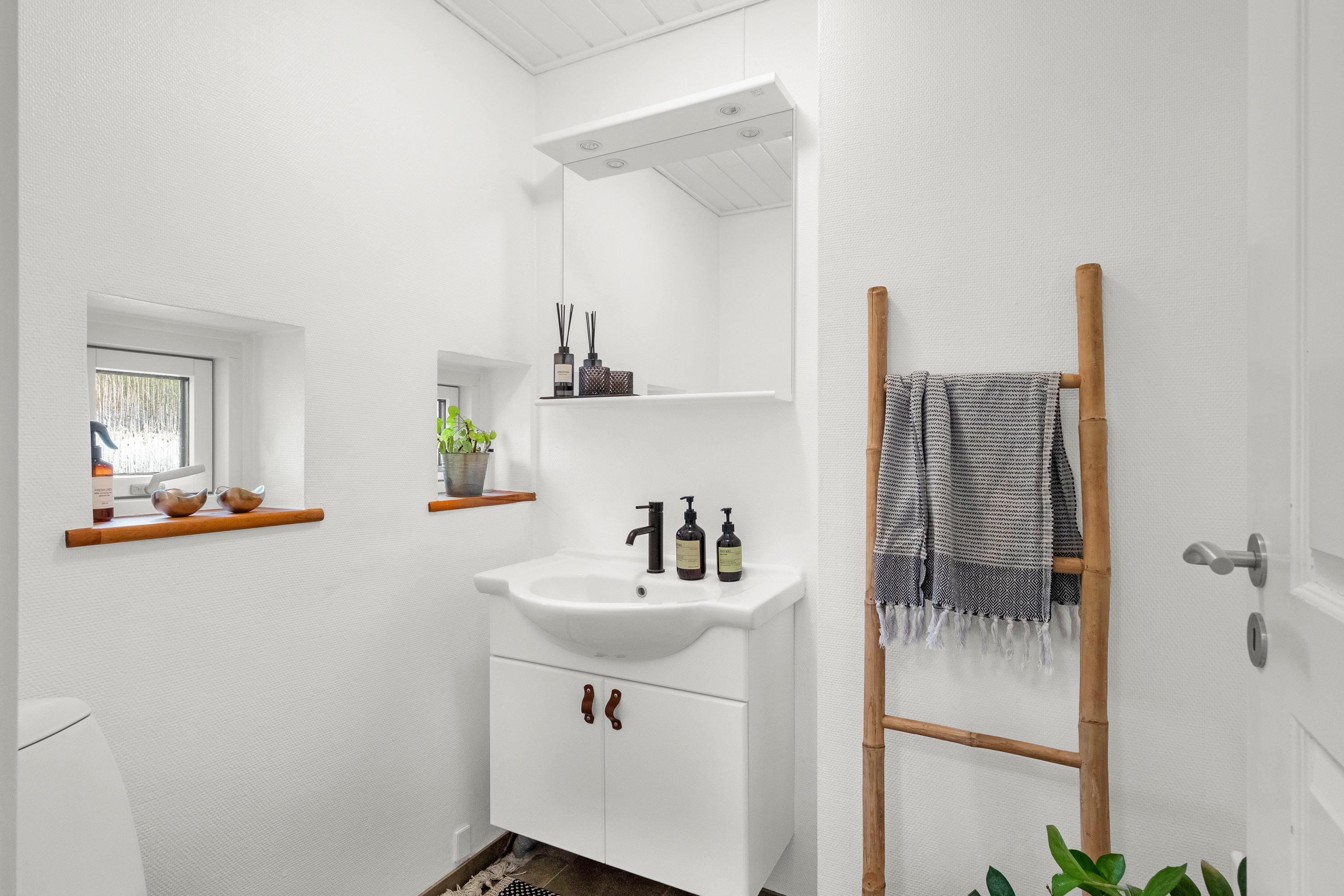 Fremhævet toilet billede i fuldskærmstilstand. Billede af Solbærhaven 129, 8520 Lystrup