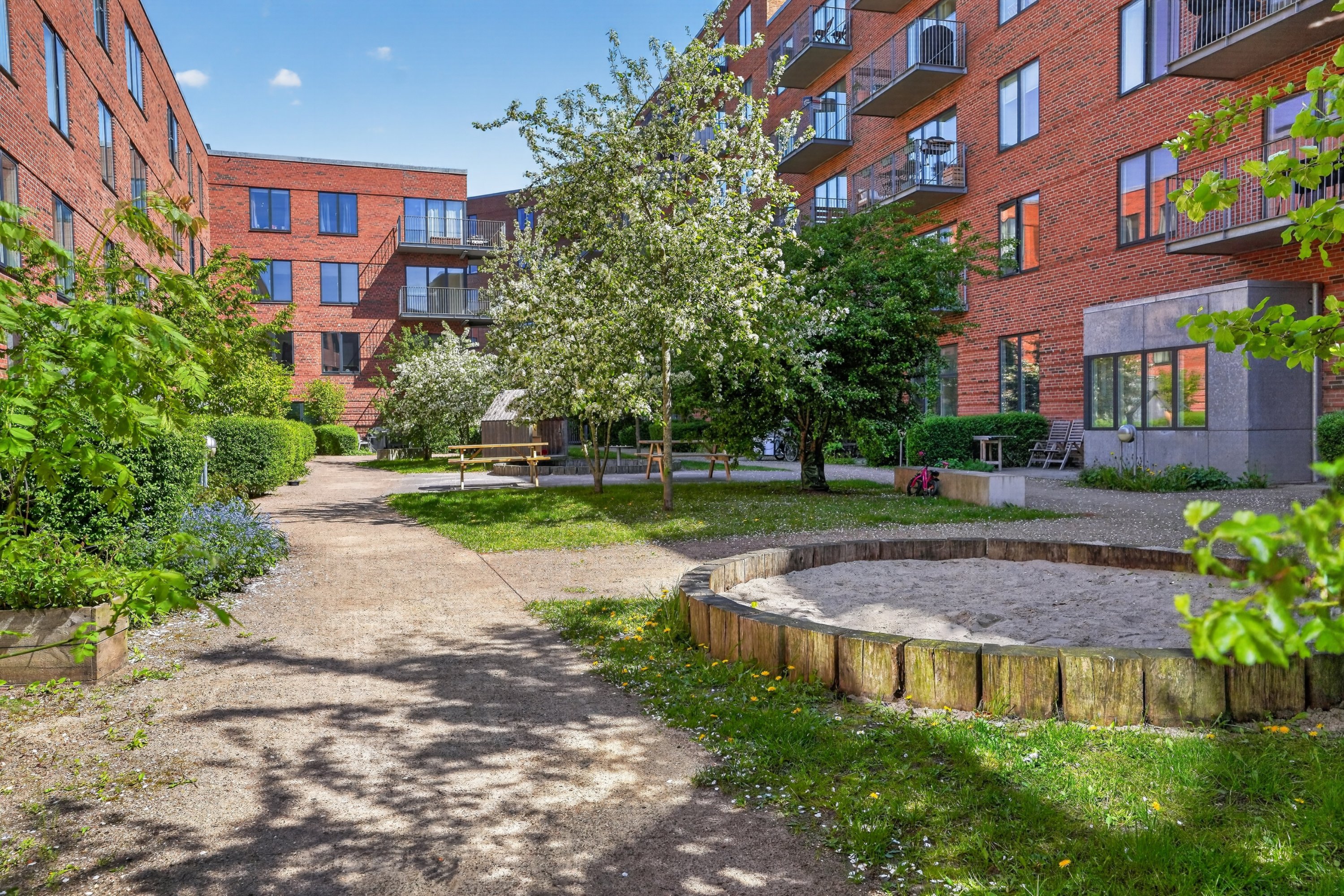 Fremhævet gårdmiljø billede i fuldskærmstilstand. Billede af Valby Maskinfabriksvej 5, st.. tv., 2500 Valby