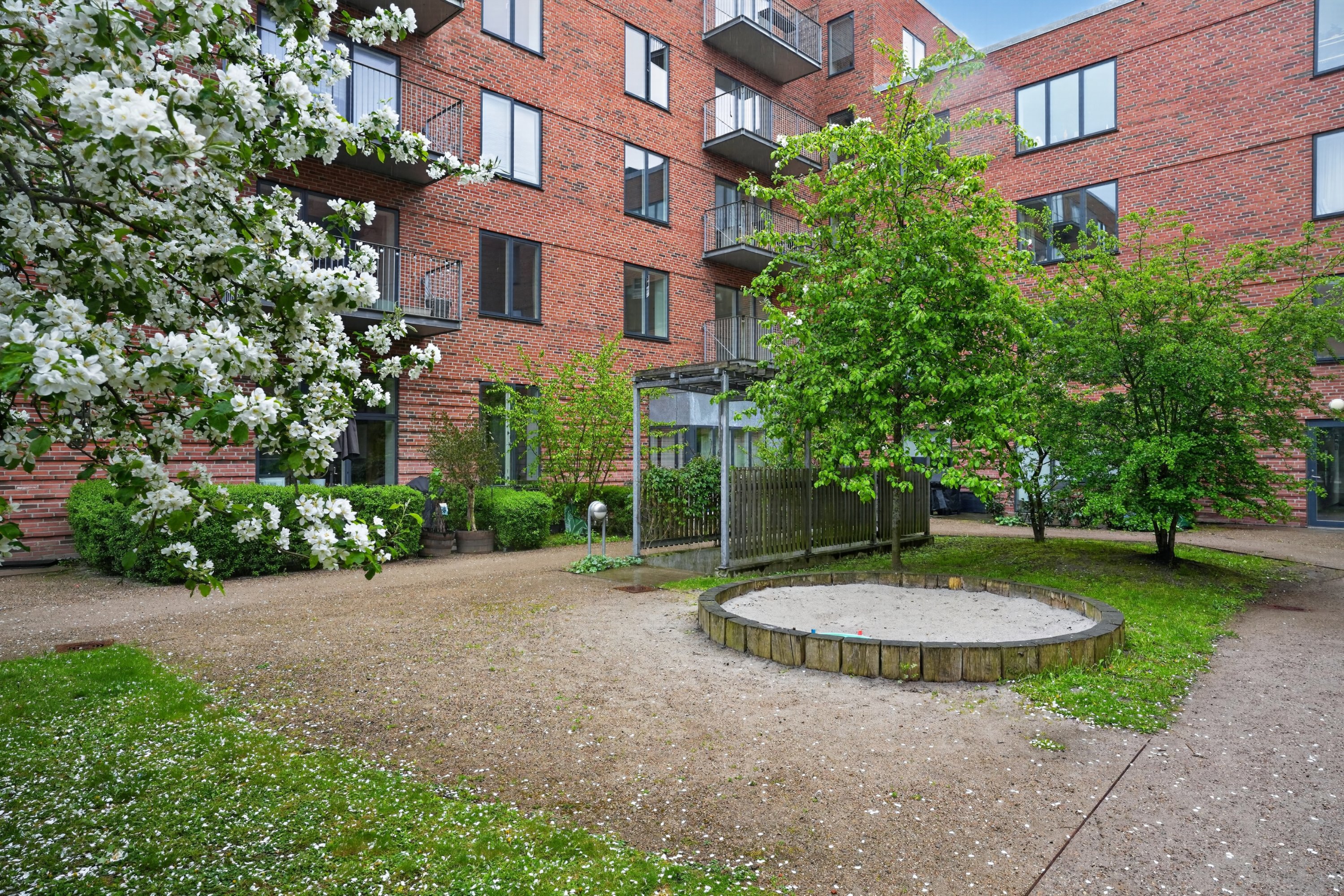 Fremhævet gårdmiljø billede i fuldskærmstilstand. Billede af Valby Maskinfabriksvej 5, st.. tv., 2500 Valby