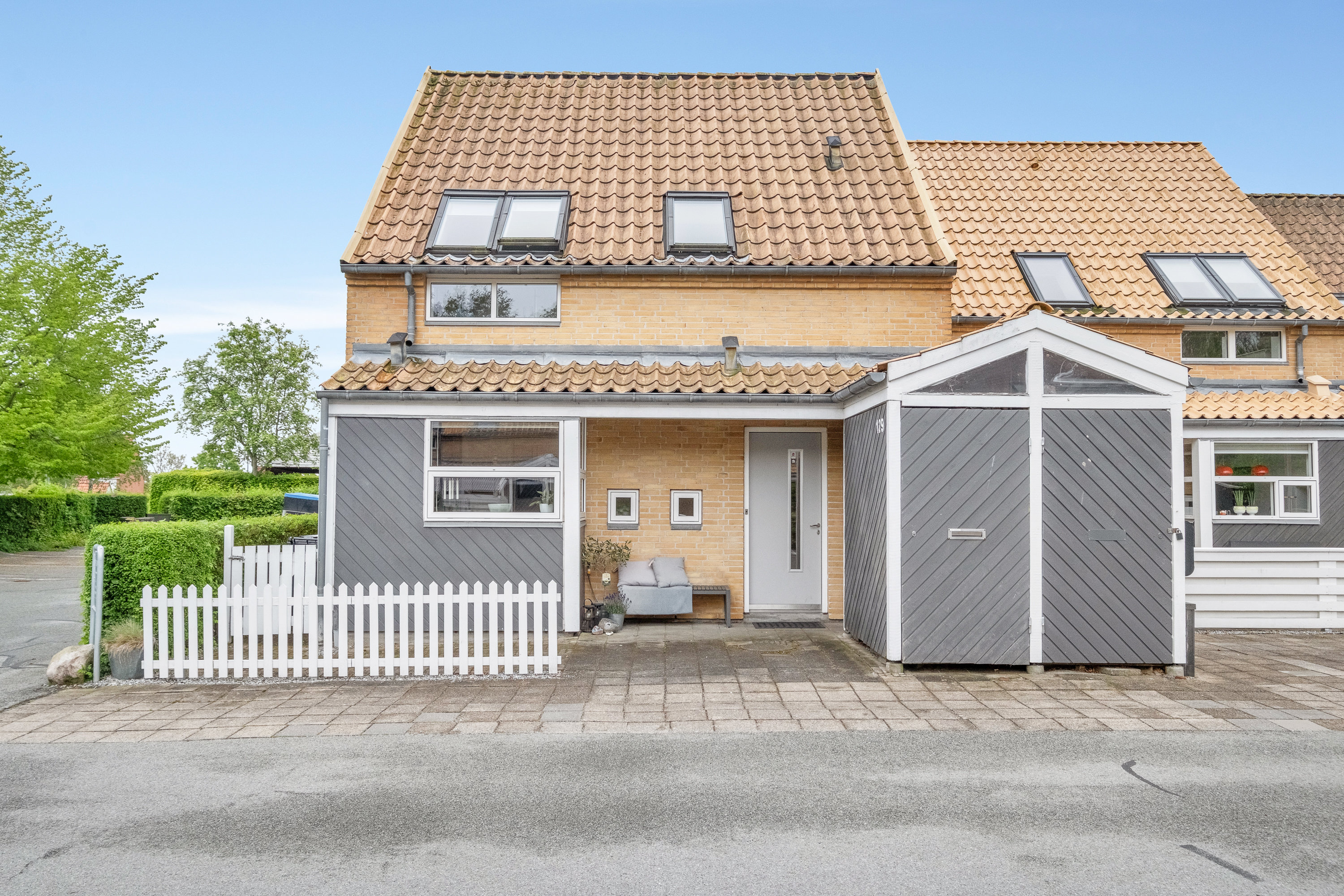 Fremhævet facade billede i fuldskærmstilstand. Billede af Solbærhaven 129, 8520 Lystrup