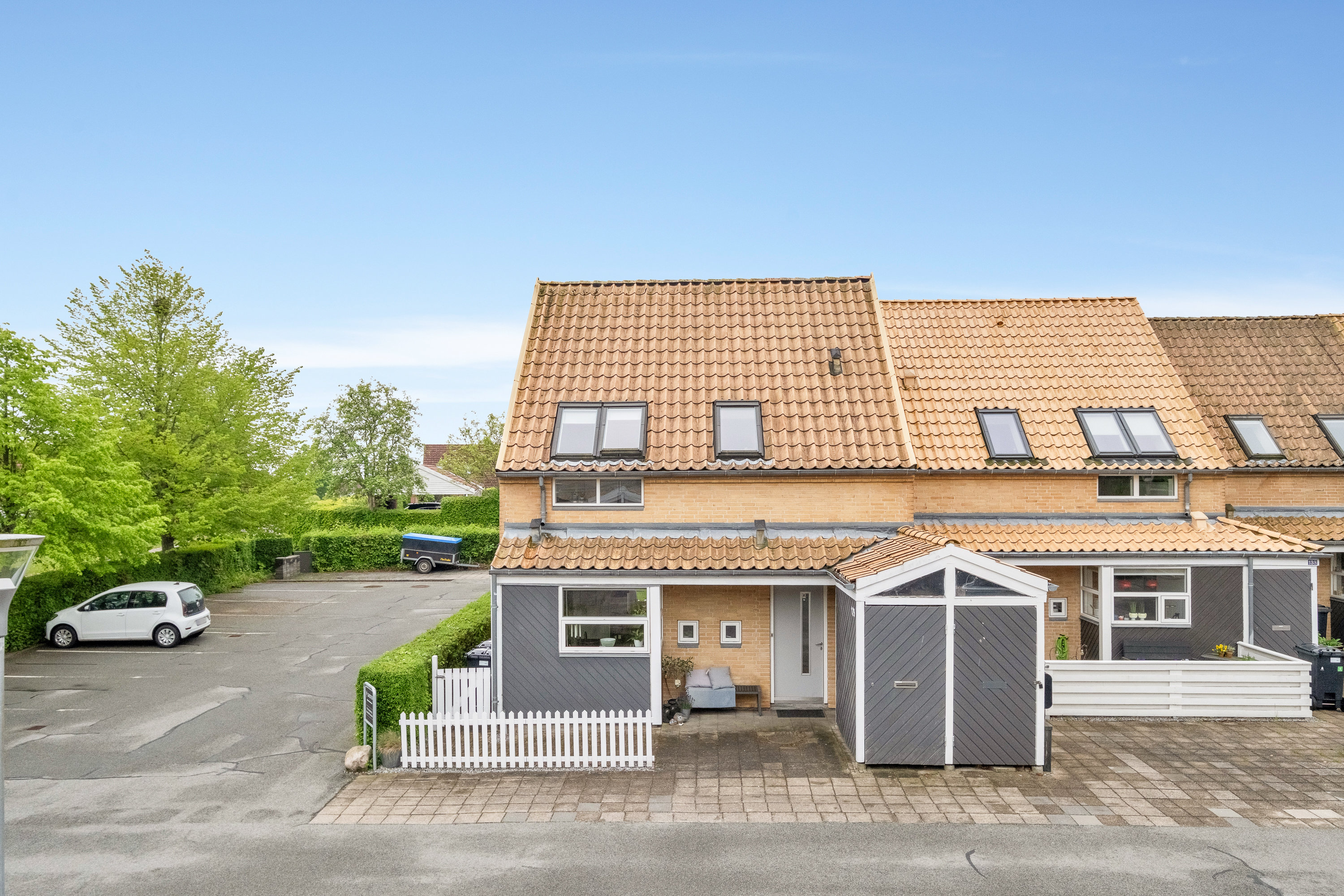 Fremhævet facade billede i fuldskærmstilstand. Billede af Solbærhaven 129, 8520 Lystrup