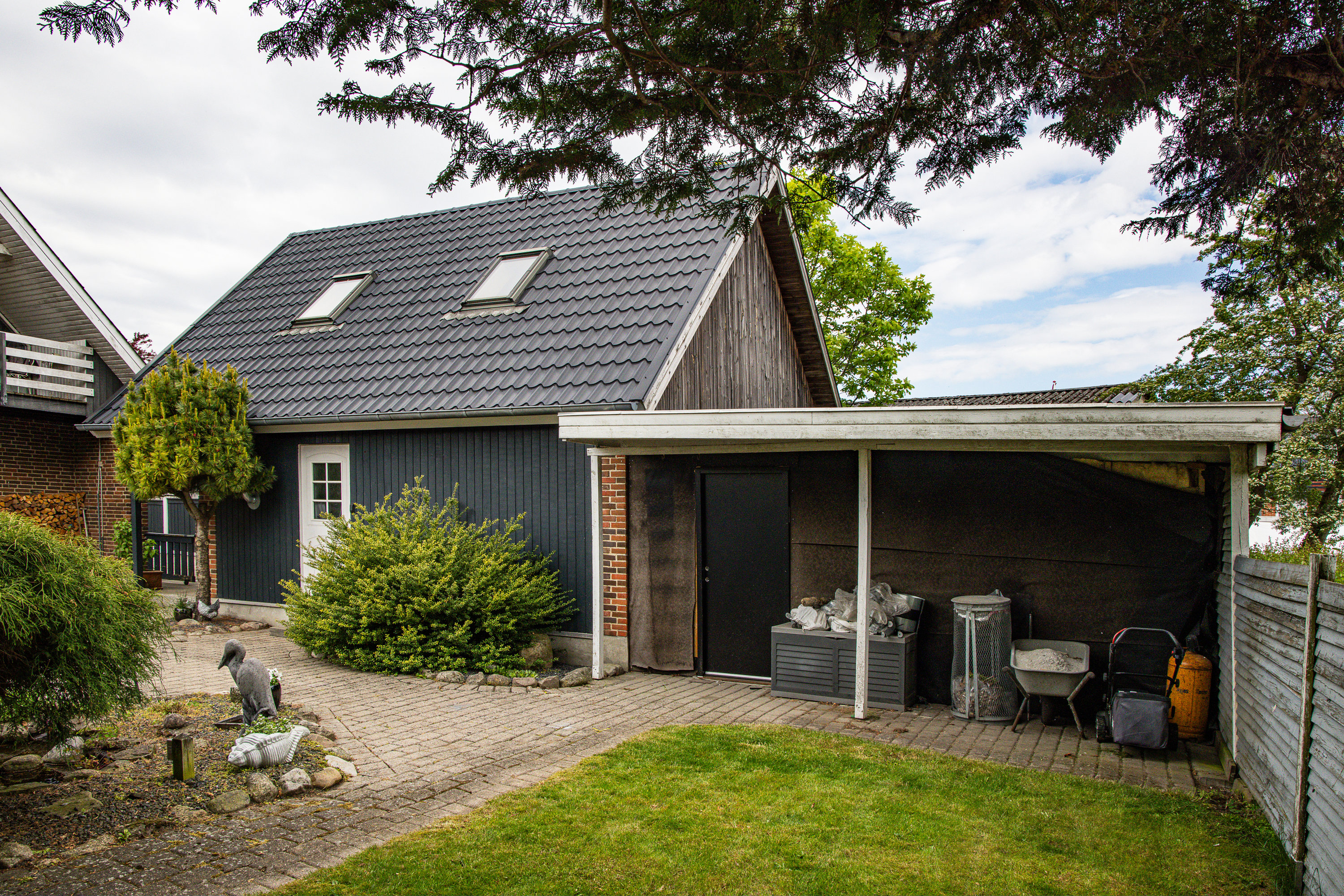 Fremhævet garage billede i fuldskærmstilstand. Billede af Frederiks Alle 5, 8840 Rødkærsbro