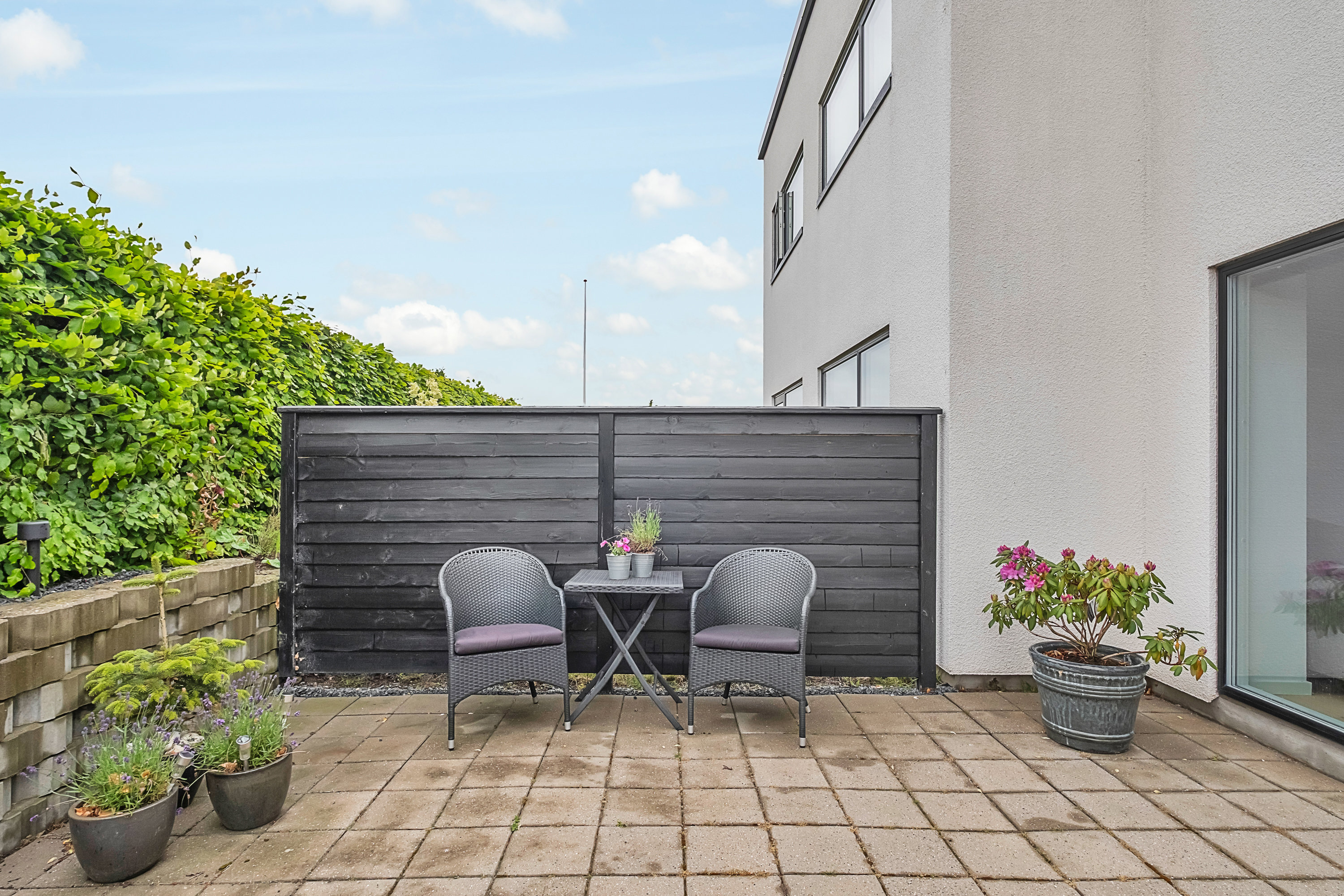 Fremhævet terrasse billede i fuldskærmstilstand. Billede af Tronkærgårdsvej 206, 8541 Skødstrup