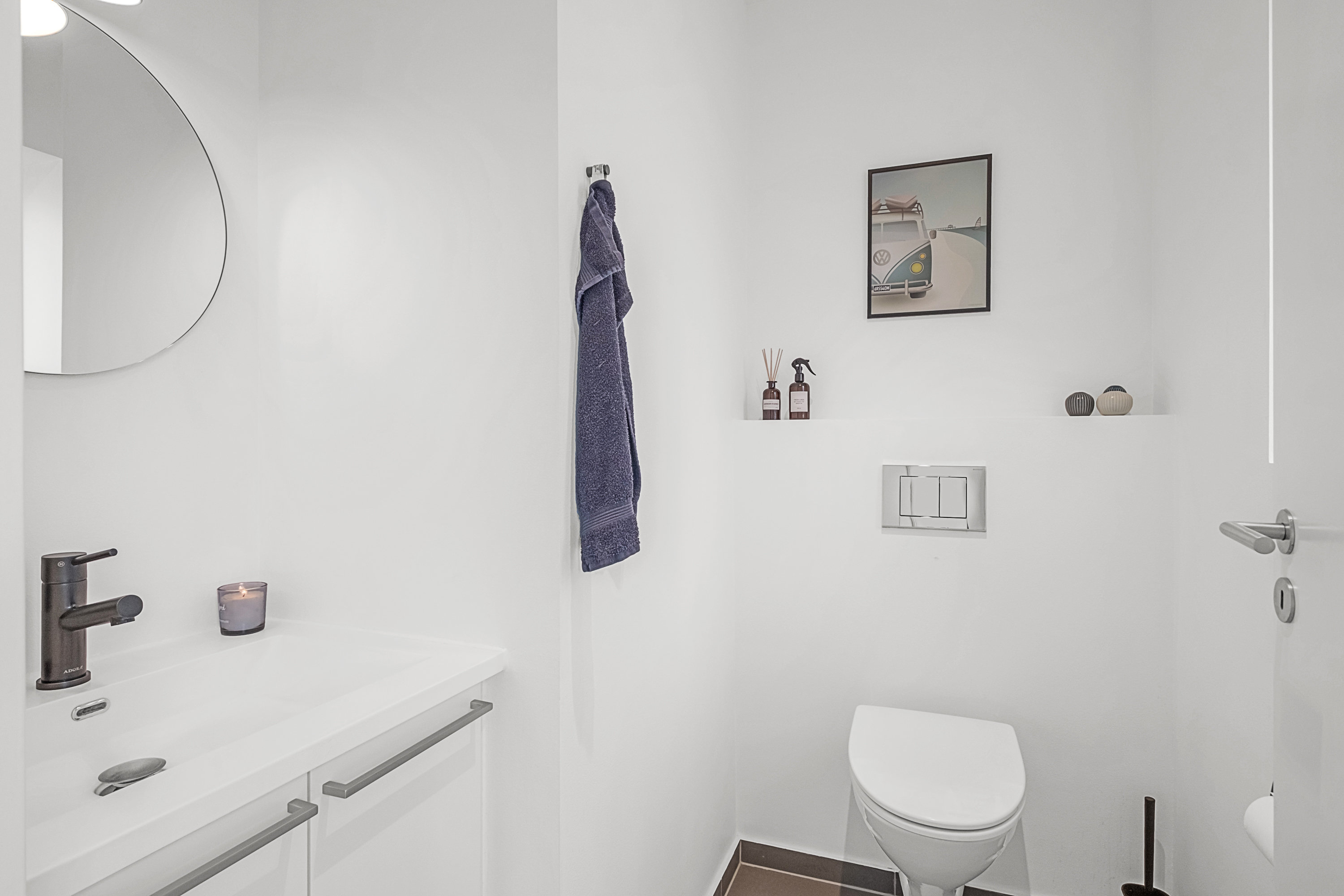 Fremhævet toilet billede i fuldskærmstilstand. Billede af Tronkærgårdsvej 206, 8541 Skødstrup