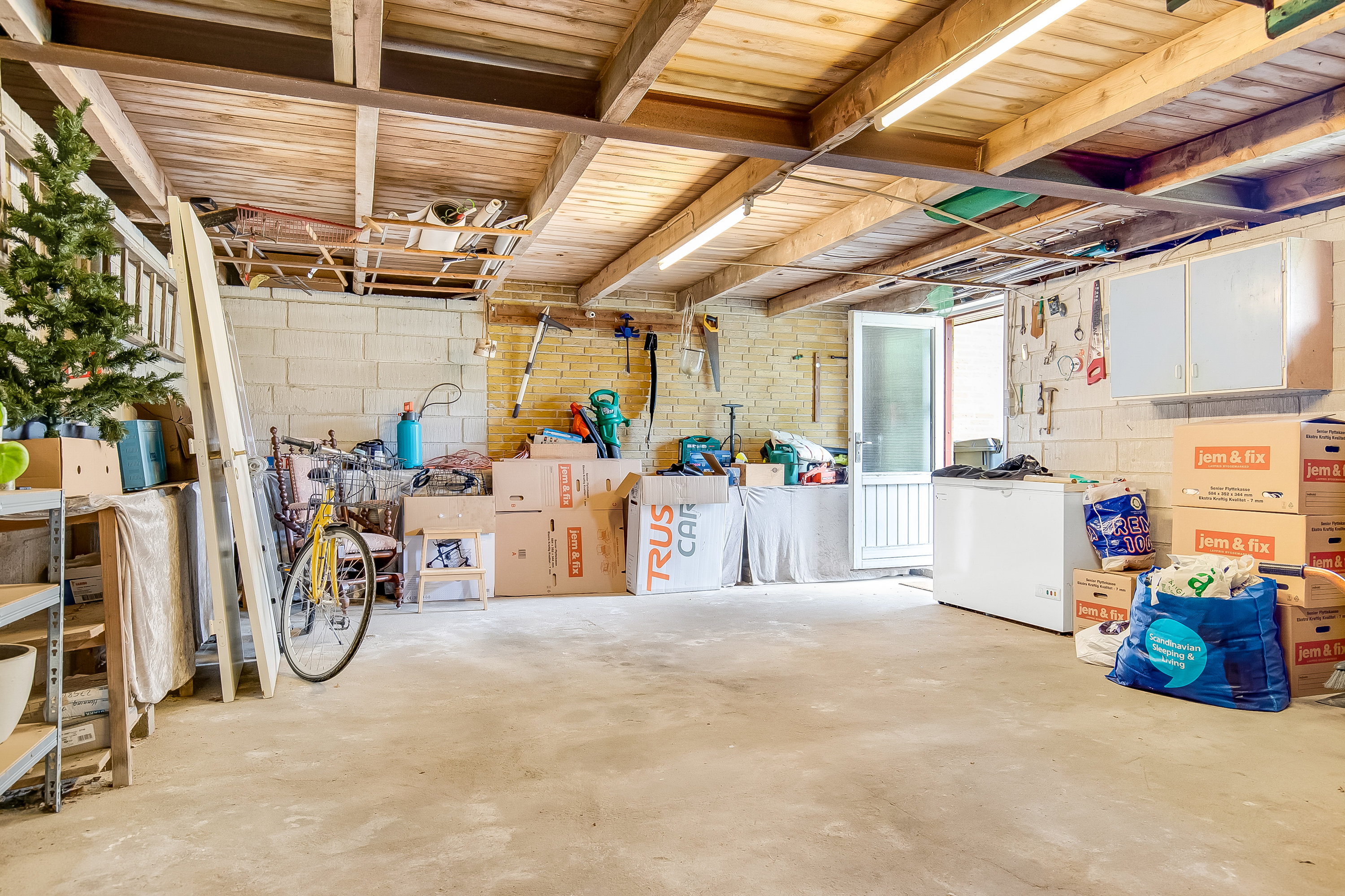 Fremhævet garage billede i fuldskærmstilstand. Billede af Rørsangervej 2, 7100 Vejle