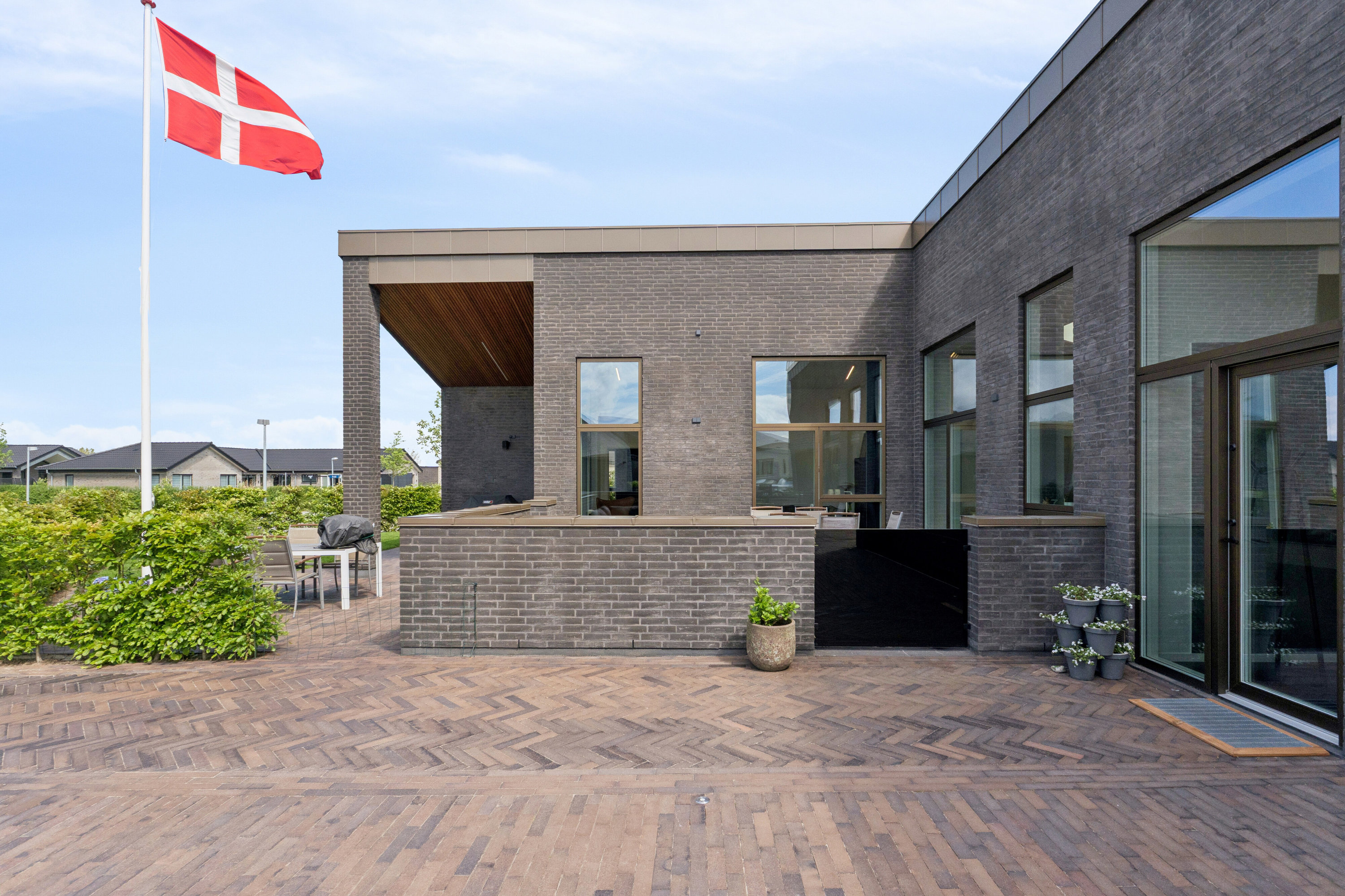 Villa: Set fra vejen på Stendyssen 22, Bellinge, 5250 Odense SV