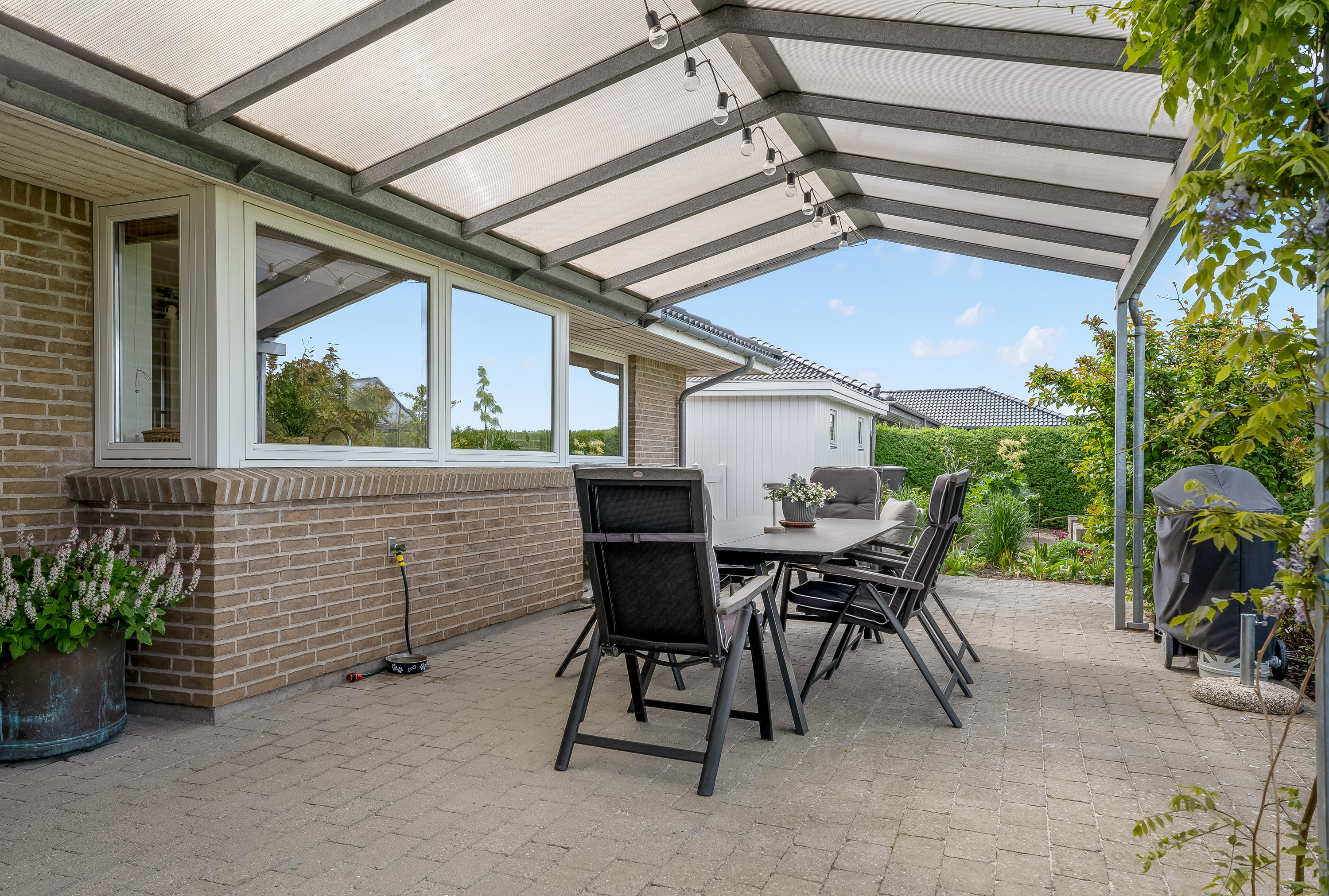 Fremhævet overdækket terrasse billede i fuldskærmstilstand. Billede af Skovstjernevænget 18, Nordbyen, 4800 Nykøbing F