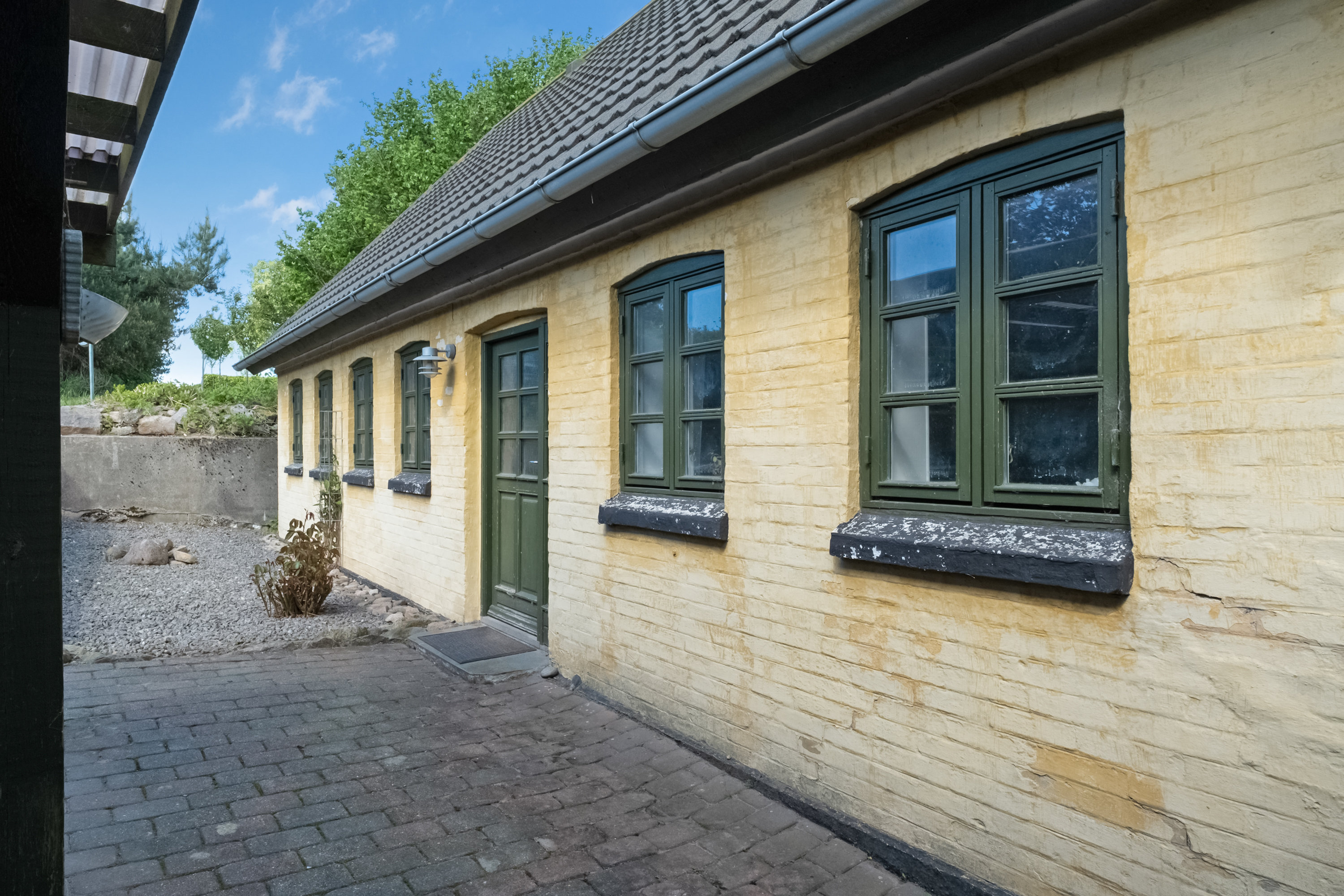 Fremhævet facade billede i fuldskærmstilstand. Billede af Vøjstrupvej 37, Nr Broby, 5672 Broby