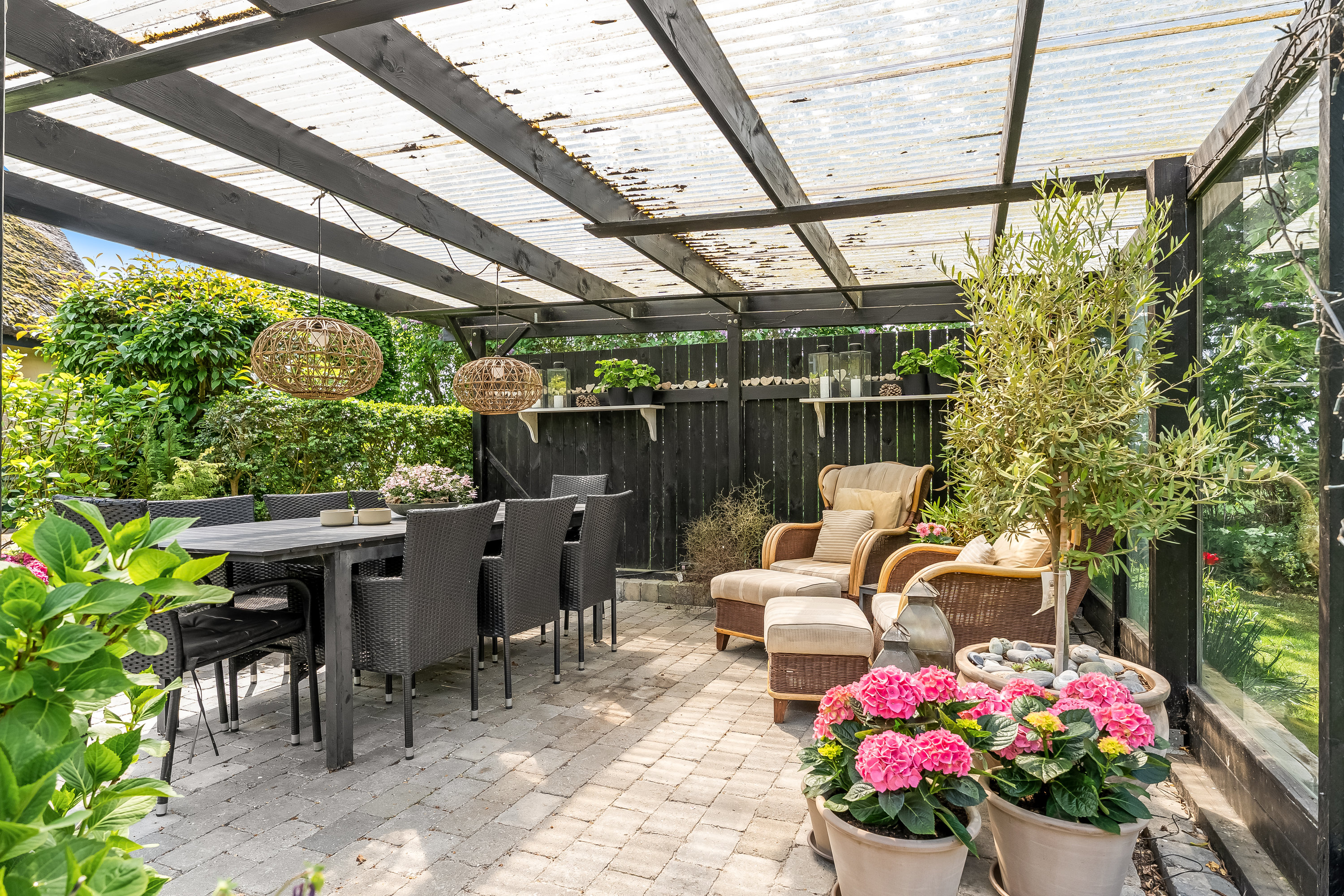 Fremhævet overdækket terrasse billede i fuldskærmstilstand. Billede af Pregehøjvej 18, 4800 Nykøbing F