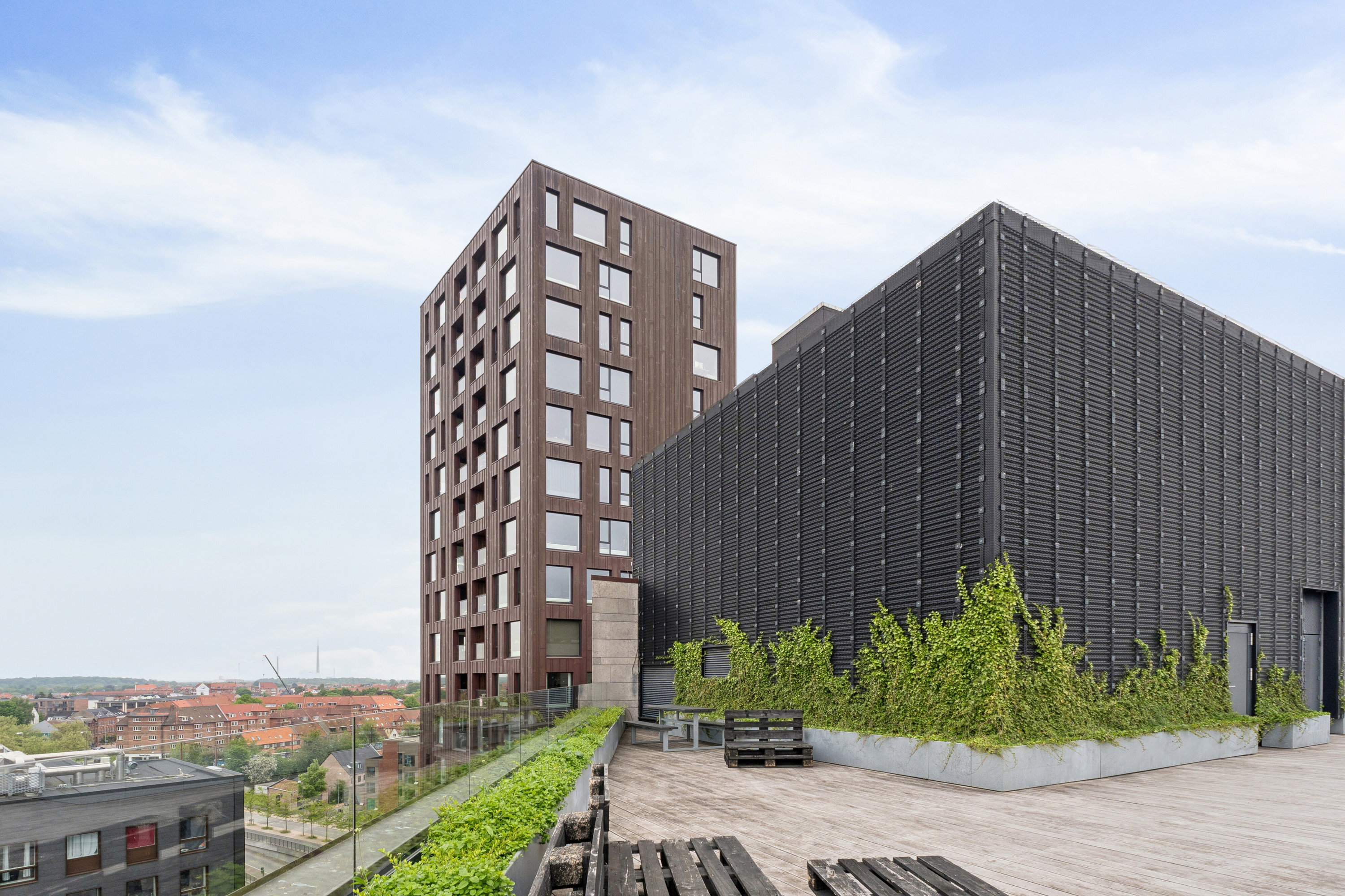 Fremhævet set fra vejen billede i fuldskærmstilstand. Billede af Odeons Kvarter 21, 8. th., 5000 Odense C