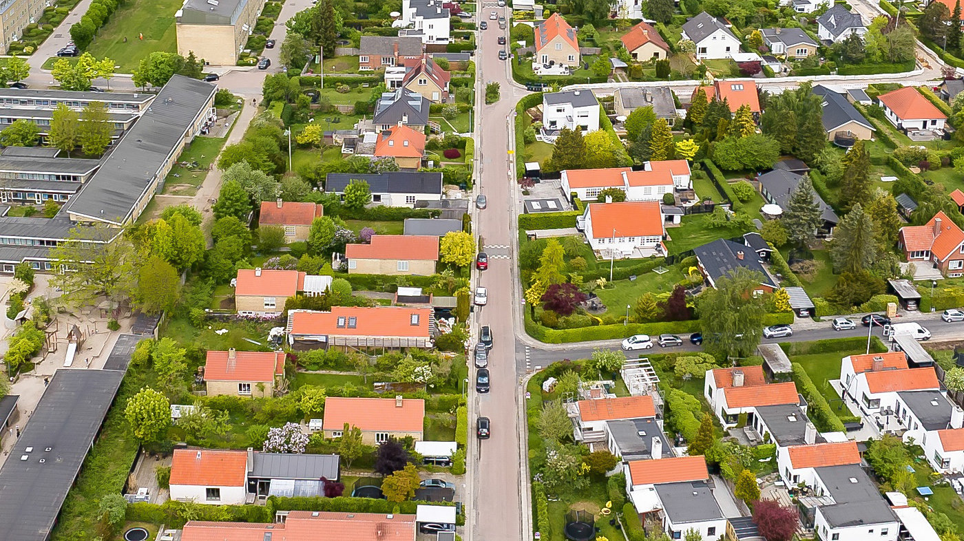 Fremhævet luftfoto billede i fuldskærmstilstand. Billede af Hasselvej 72, 2830 Virum