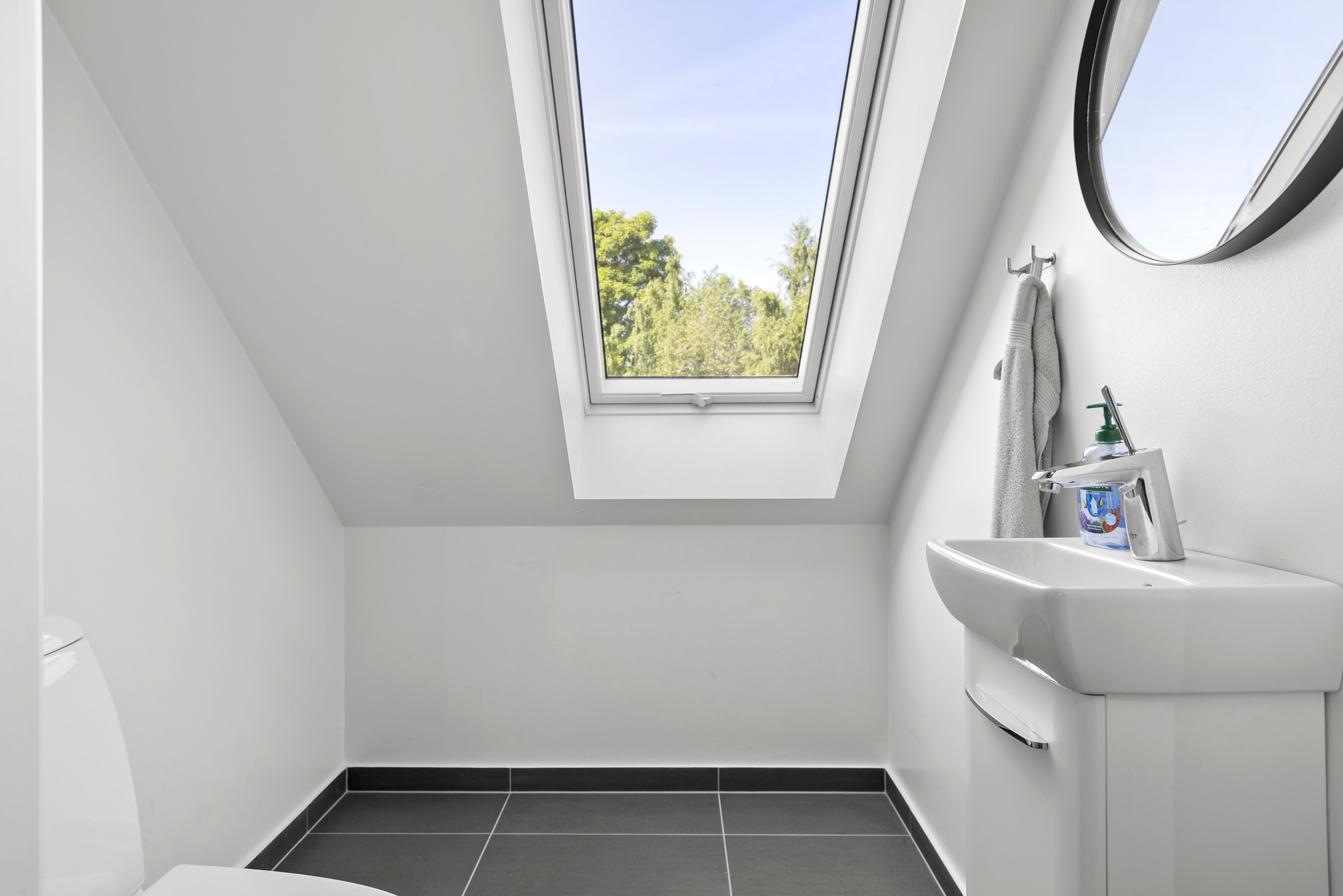 Fremhævet toilet billede i fuldskærmstilstand. Billede af Møllebakken 37, 4200 Slagelse