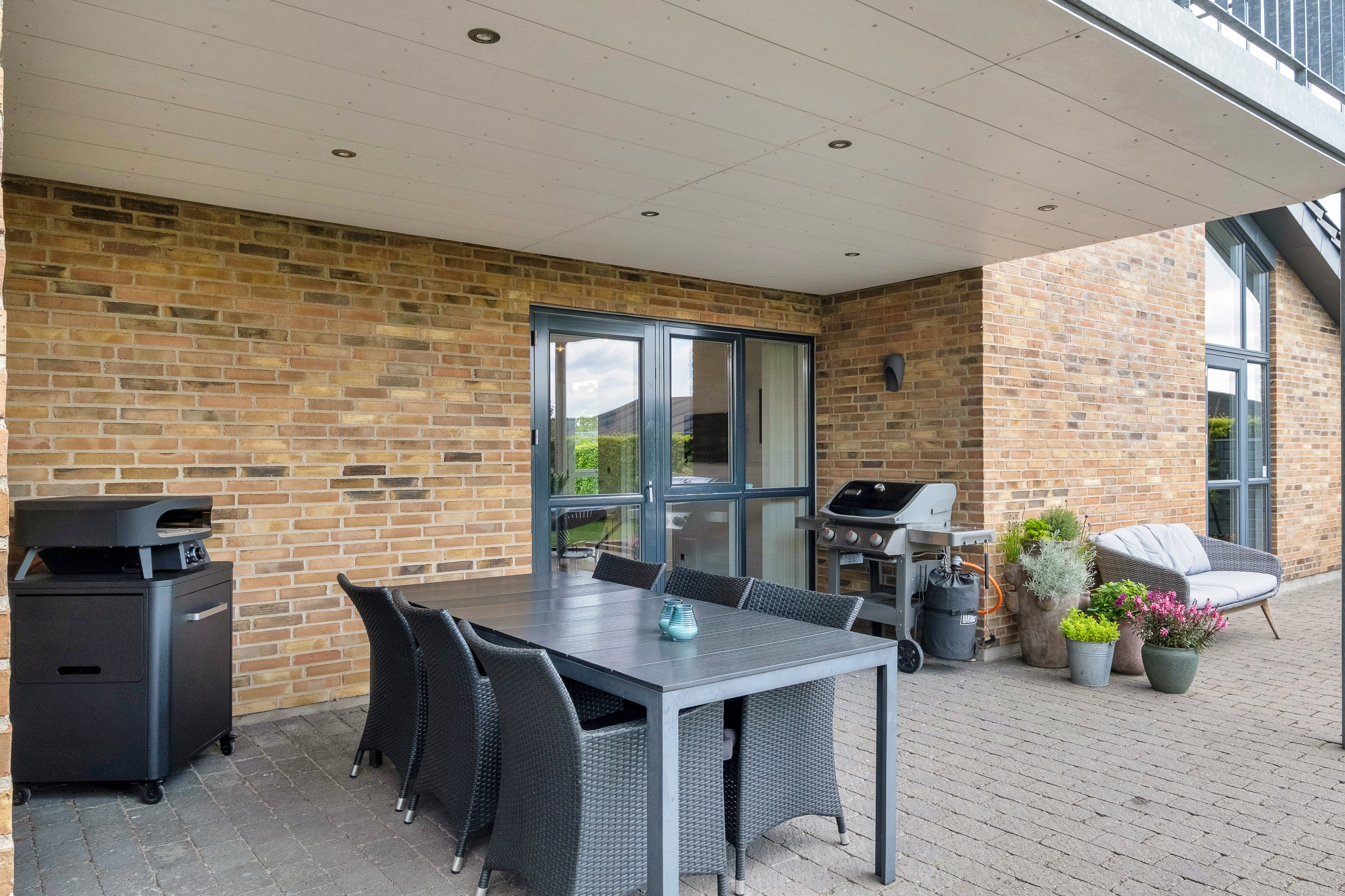 Fremhævet overdækket terrasse billede i fuldskærmstilstand. Billede af Elmehaven 42, 8520 Lystrup