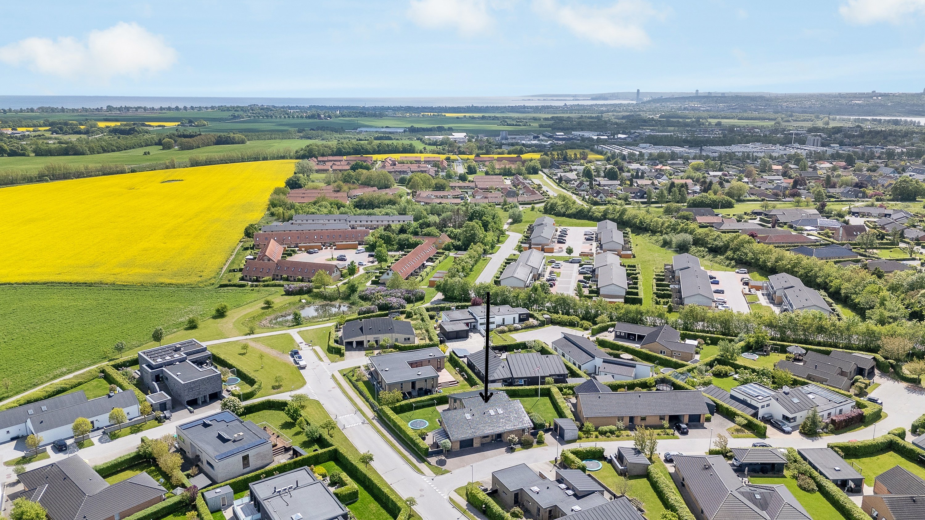 Fremhævet luftfoto billede i fuldskærmstilstand. Billede af Elmehaven 42, 8520 Lystrup