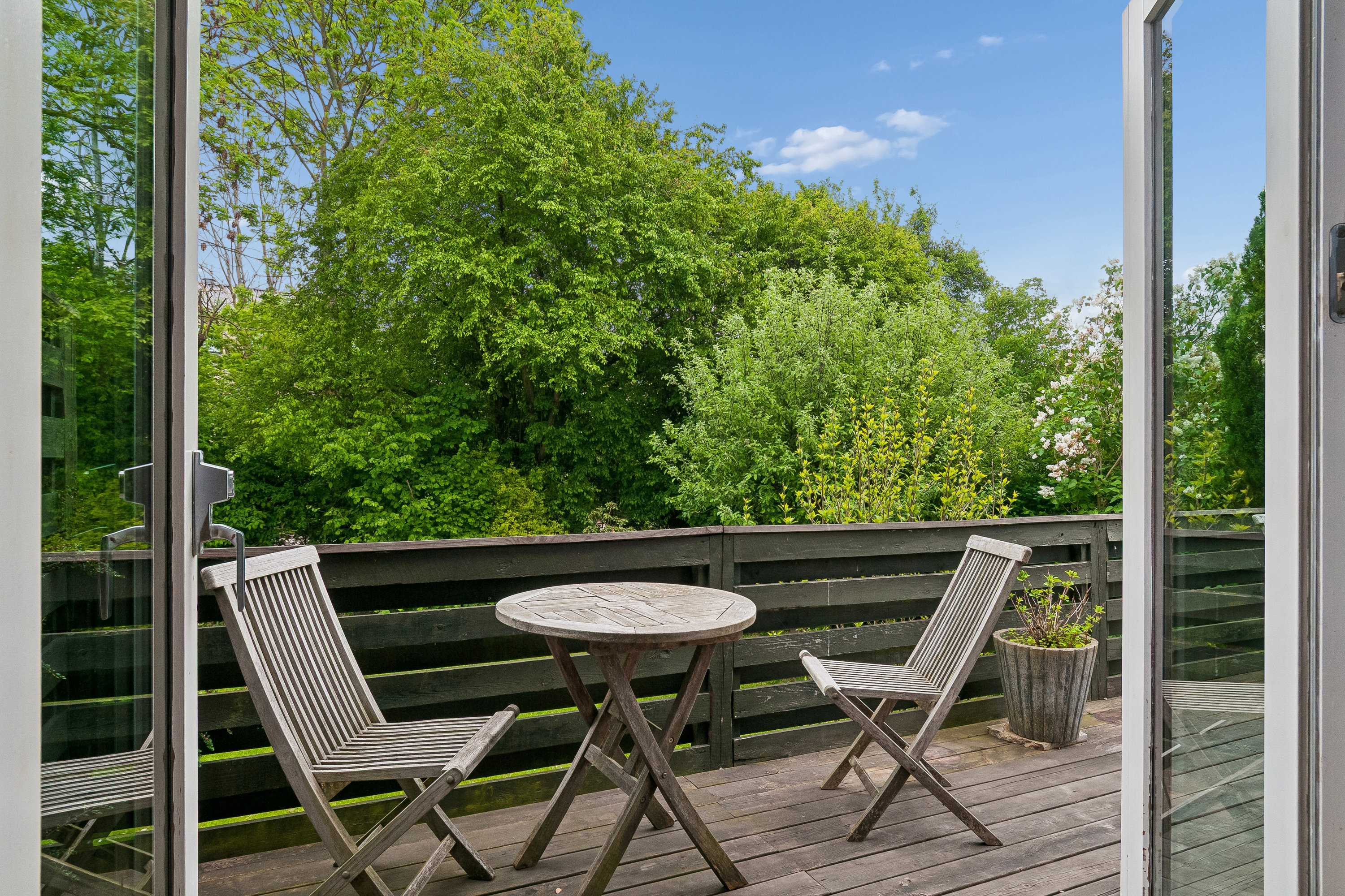 Fremhævet terrasse billede i fuldskærmstilstand. Billede af Menuetvej 13, 2730 Herlev