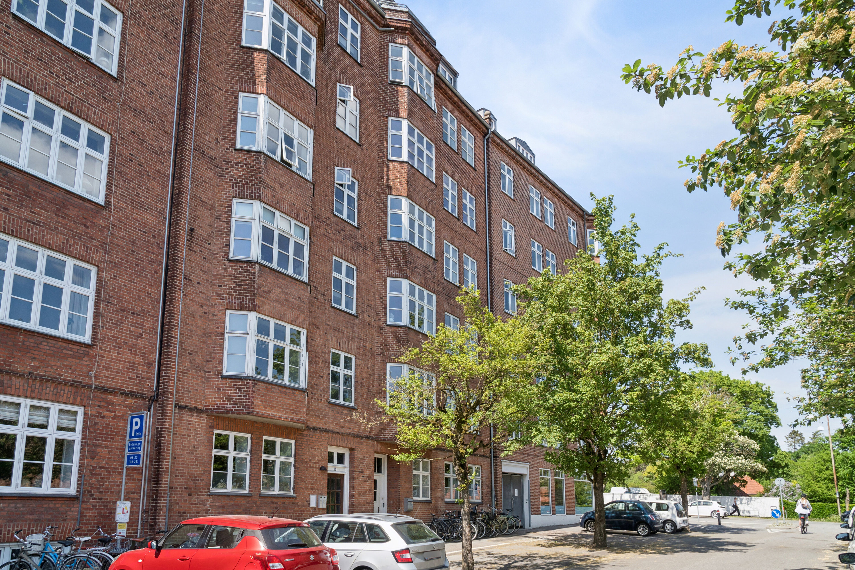 Fremhævet set fra vejen billede i fuldskærmstilstand. Billede af Herningvej 15, st.. th., 8000 Aarhus C