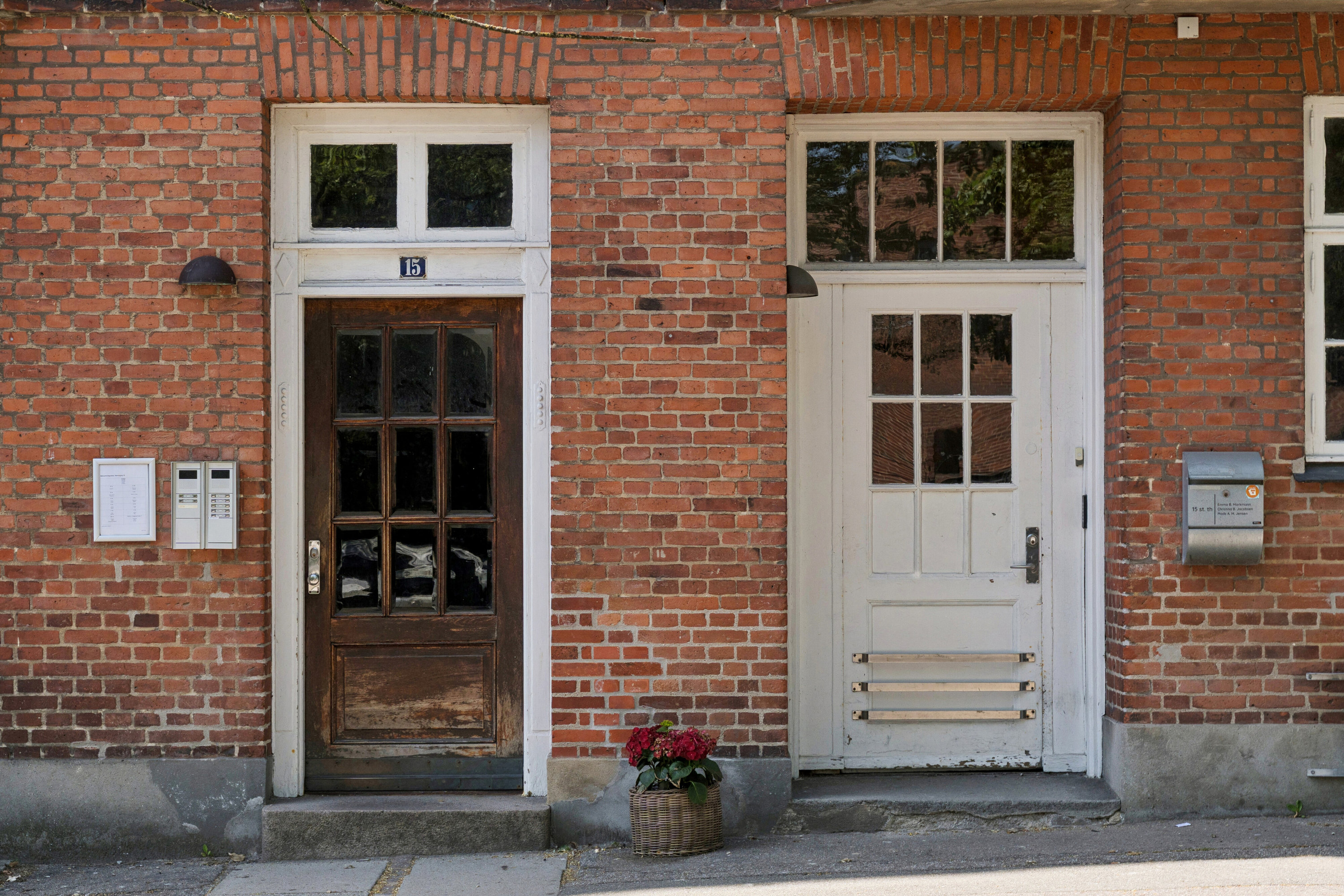 Fremhævet set fra vejen billede i fuldskærmstilstand. Billede af Herningvej 15, st.. th., 8000 Aarhus C