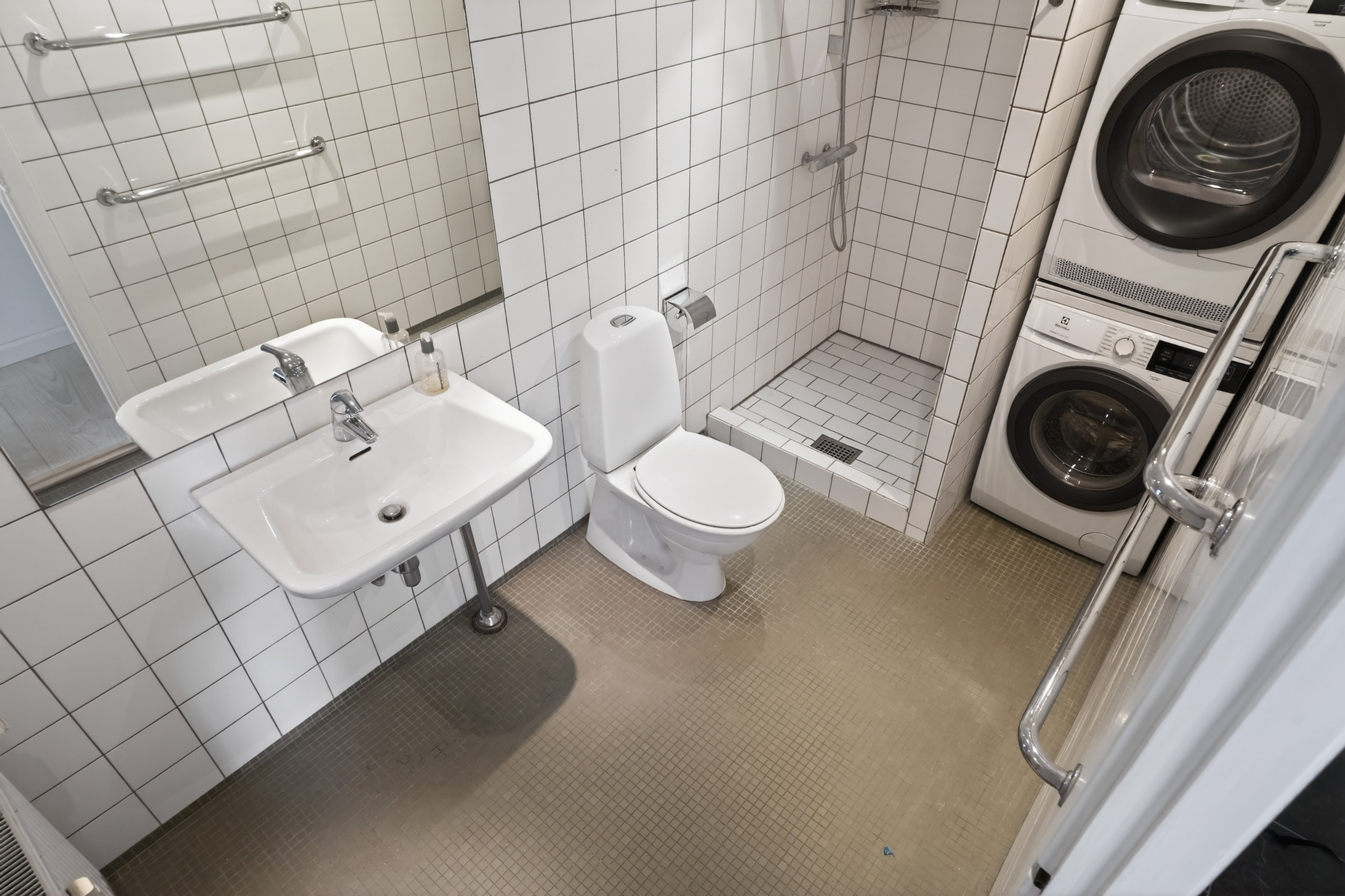Fremhævet badeværelse billede i fuldskærmstilstand. Billede af Store Kongensgade 67A, 4. th., 1264 København K