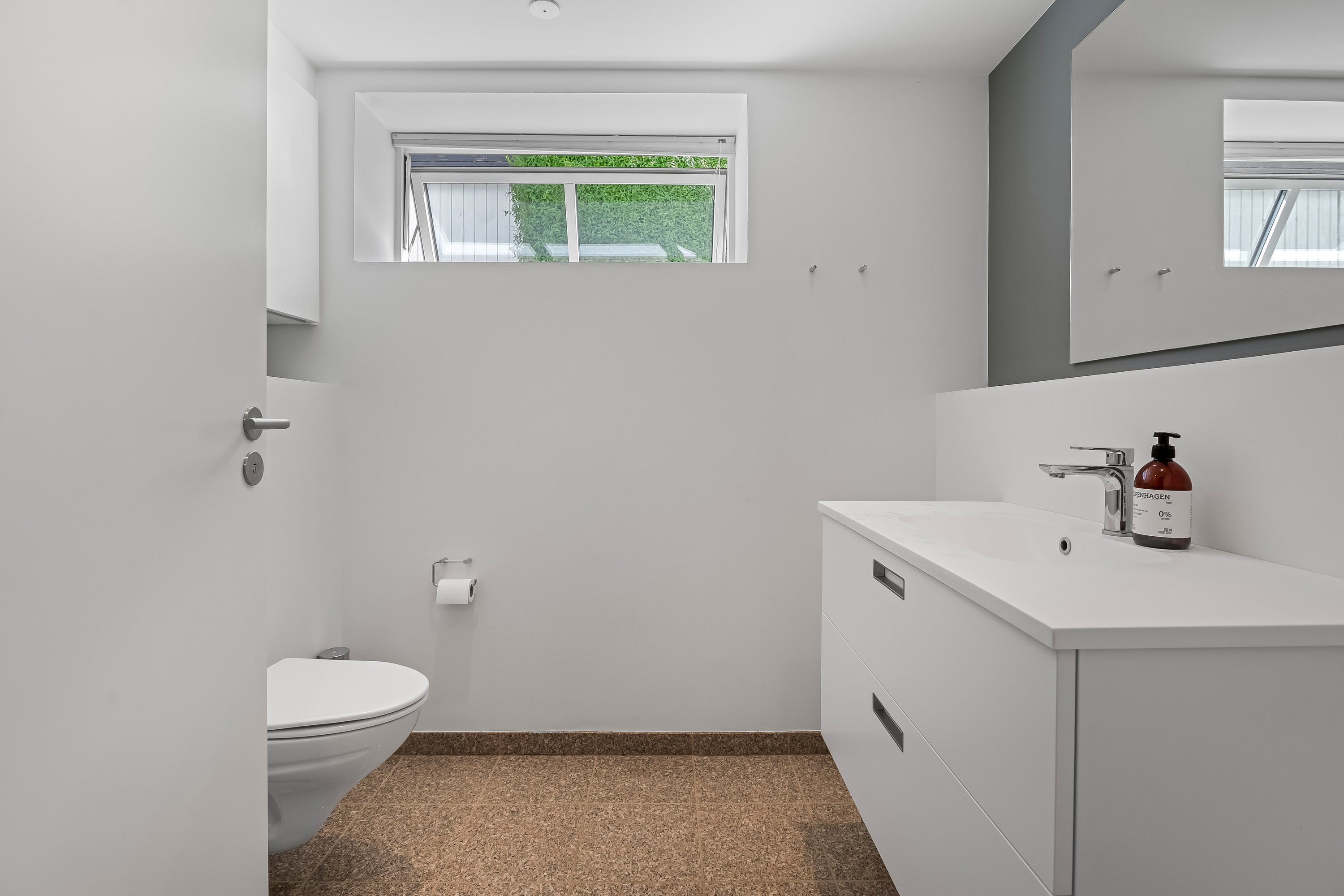 Fremhævet toilet billede i fuldskærmstilstand. Billede af Danavej 1, 7500 Holstebro