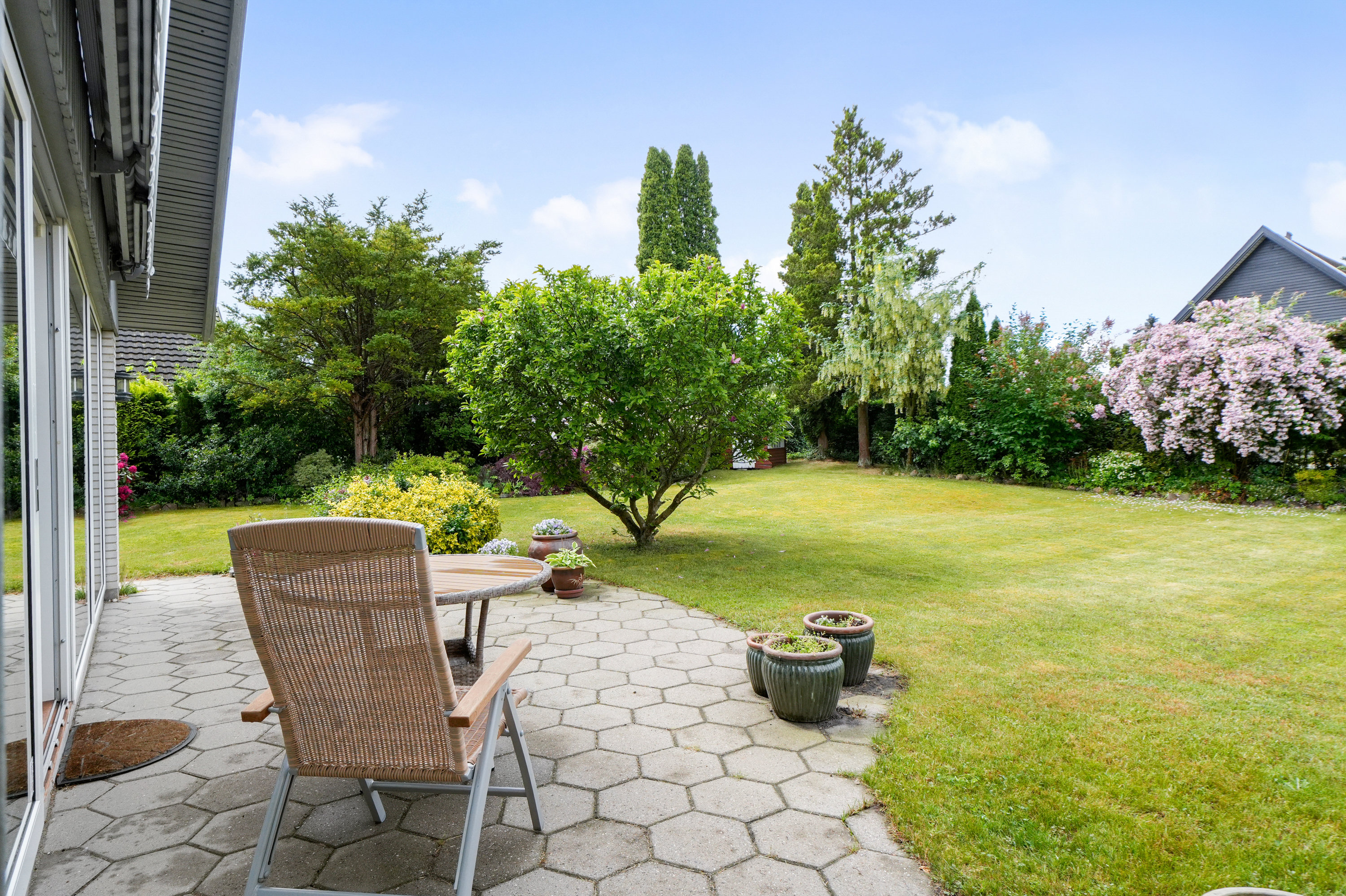 Fremhævet terrasse billede i fuldskærmstilstand. Billede af Kikudbakken 13, 2730 Herlev