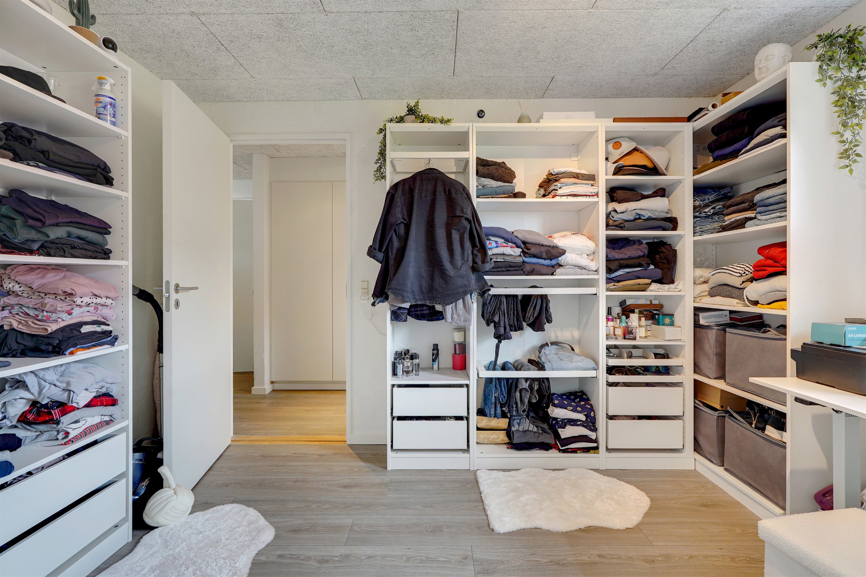 Fremhævet walkin closet billede i fuldskærmstilstand. Billede af Søndervold 108, 7200 Grindsted