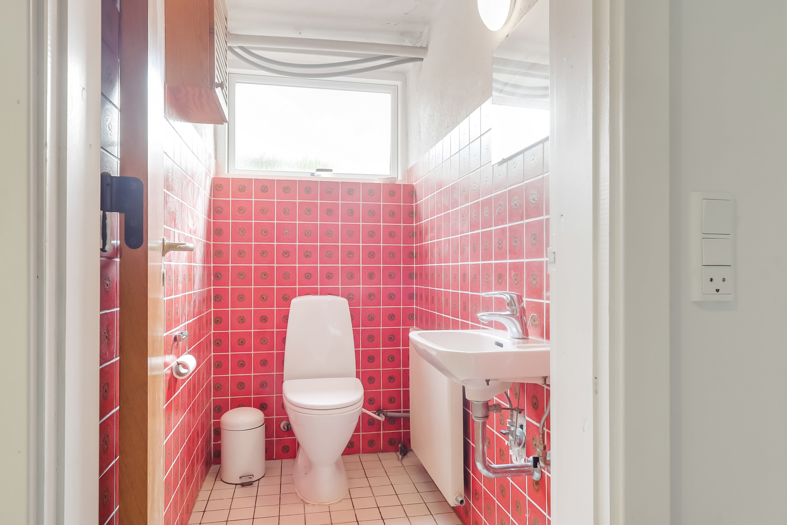 Fremhævet toilet billede i fuldskærmstilstand. Billede af Lundtoftevej 39, 5700 Svendborg