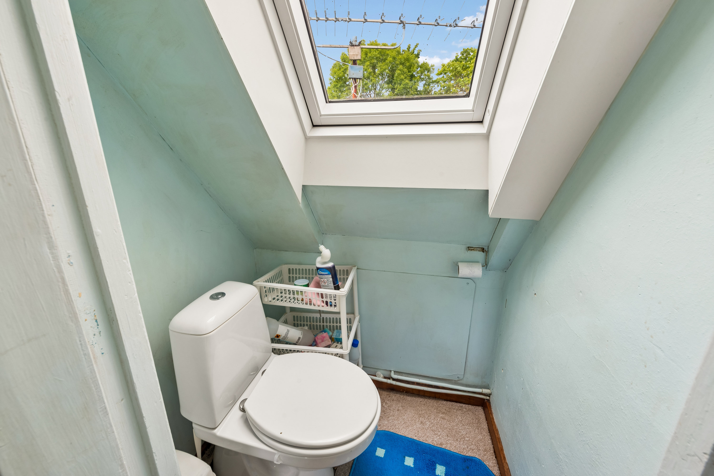 Fremhævet toilet billede i fuldskærmstilstand. Billede af Rugkærgårdsvej 23A, 2630 Taastrup