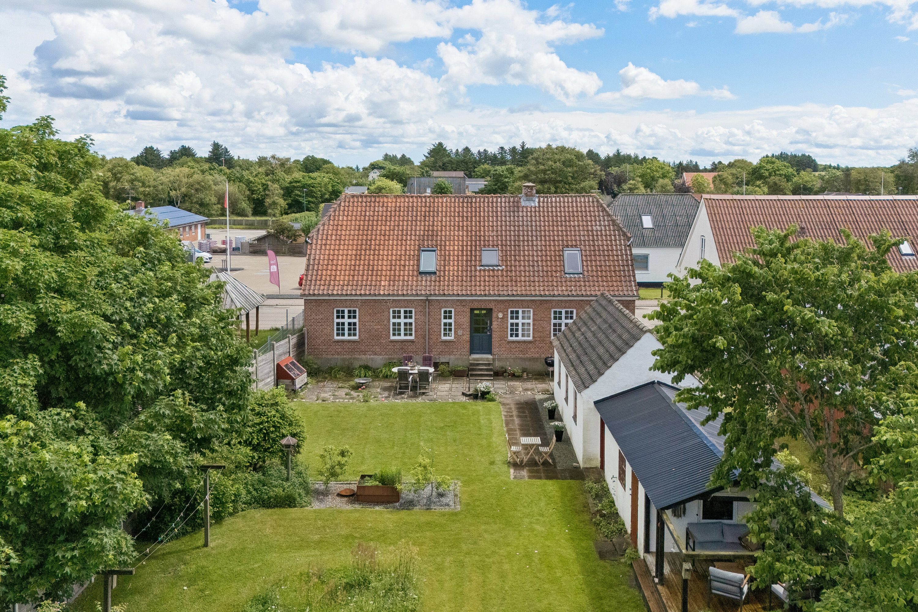 Fremhævet set fra haven billede i fuldskærmstilstand. Billede af Søndergade 22, 7741 Frøstrup