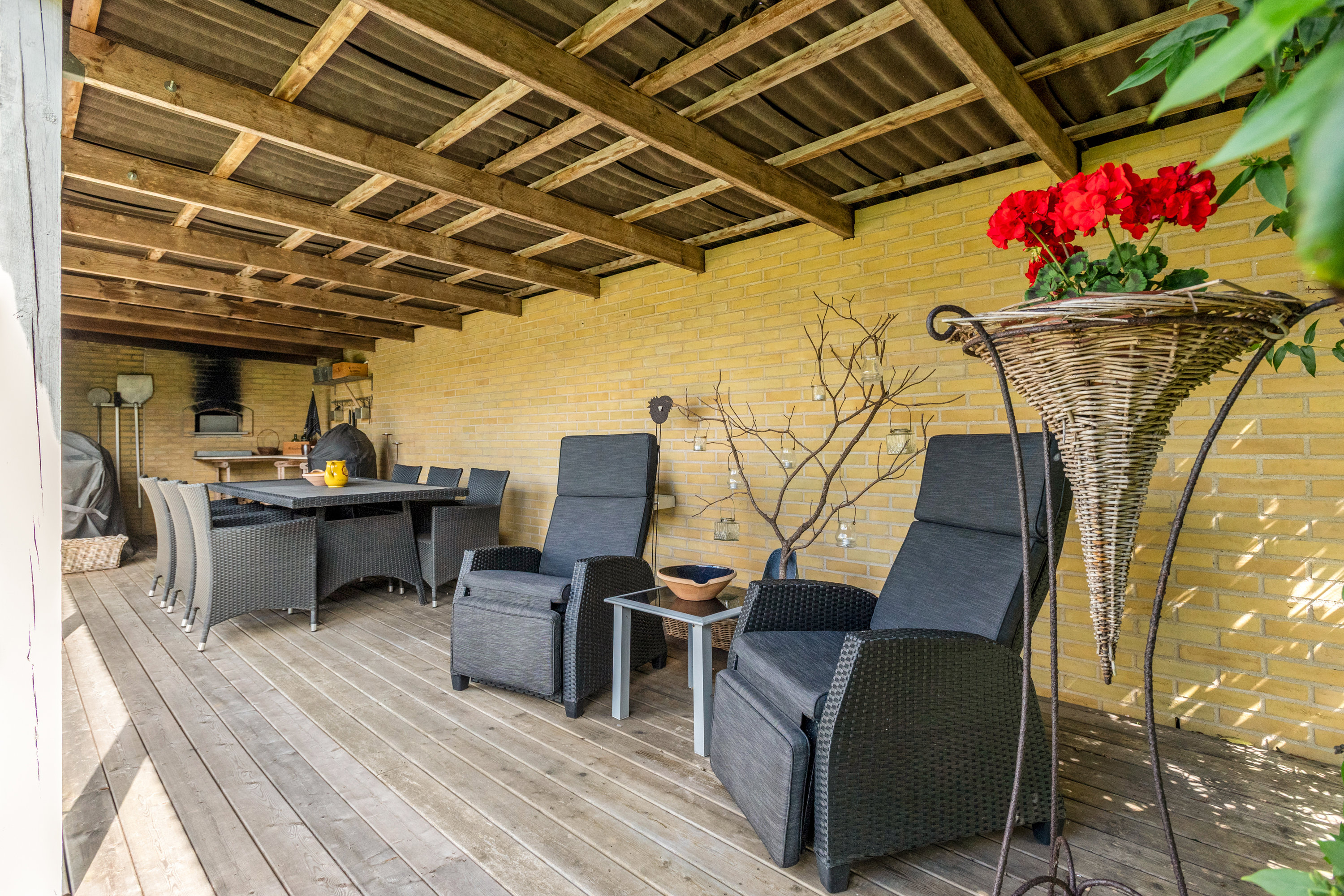 Fremhævet overdækket terrasse billede i fuldskærmstilstand. Billede af Chr Winthers Vej 55, 7500 Holstebro
